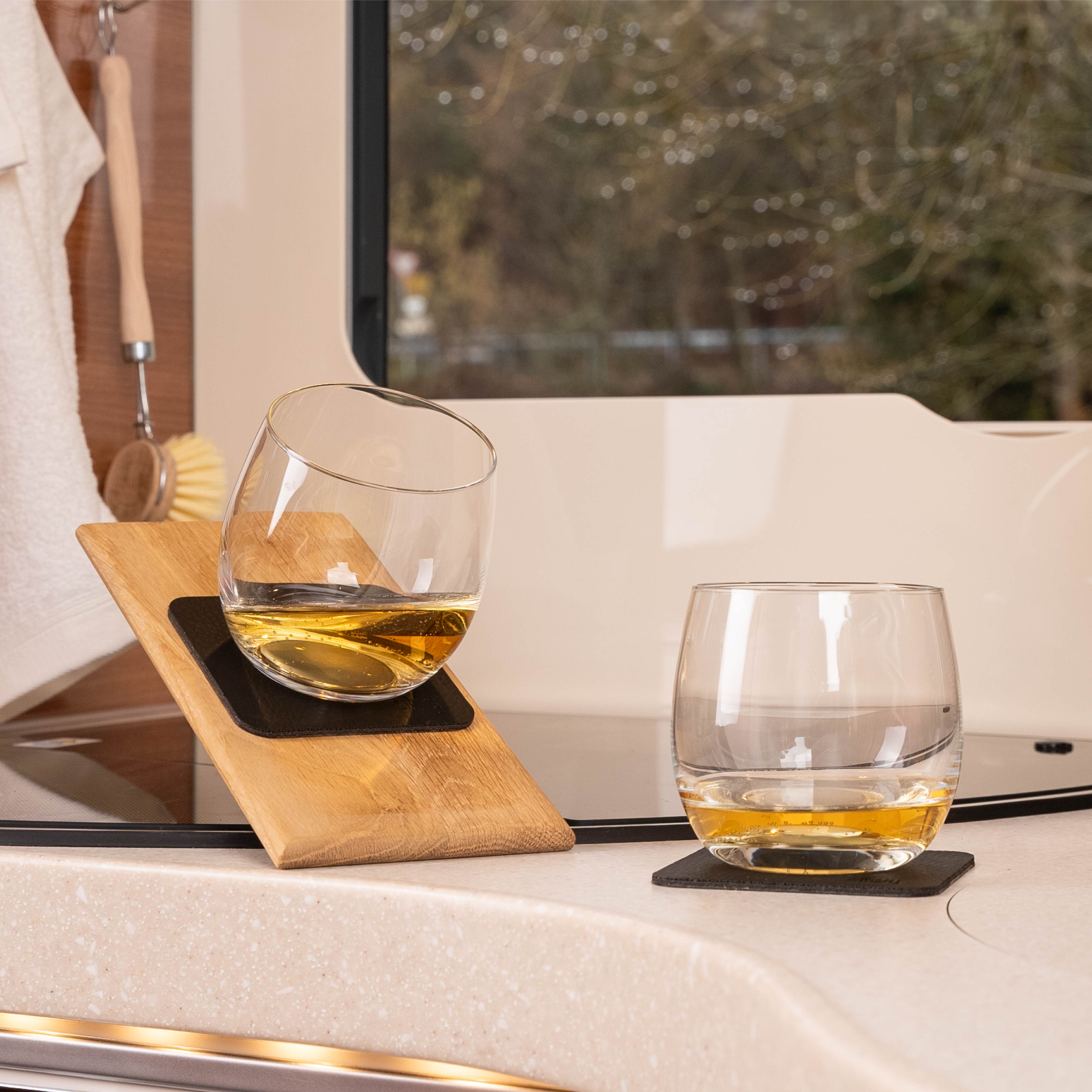 Premium Crystal Whisky Glasses with Magnet Base - Elegant Barware for Home, Parties & Gifts