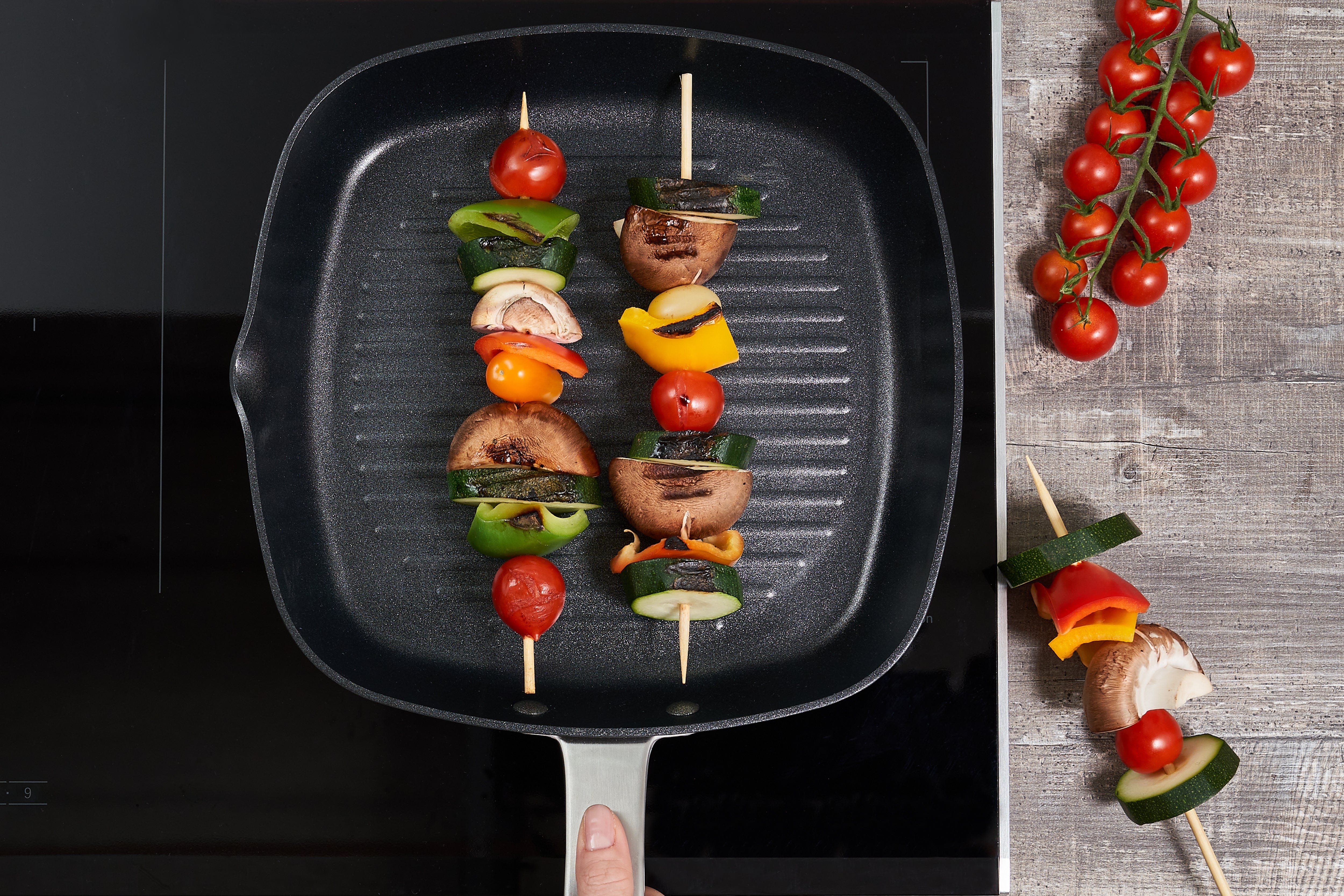 Zyliss Ultimate Pro Hard Anodized Nonstick 10-Inch Grill Pan for Indoor & Outdoor Cooking - Perfect for Grilling Steaks, Vegetables, and Burgers on Stovetop or Camping
