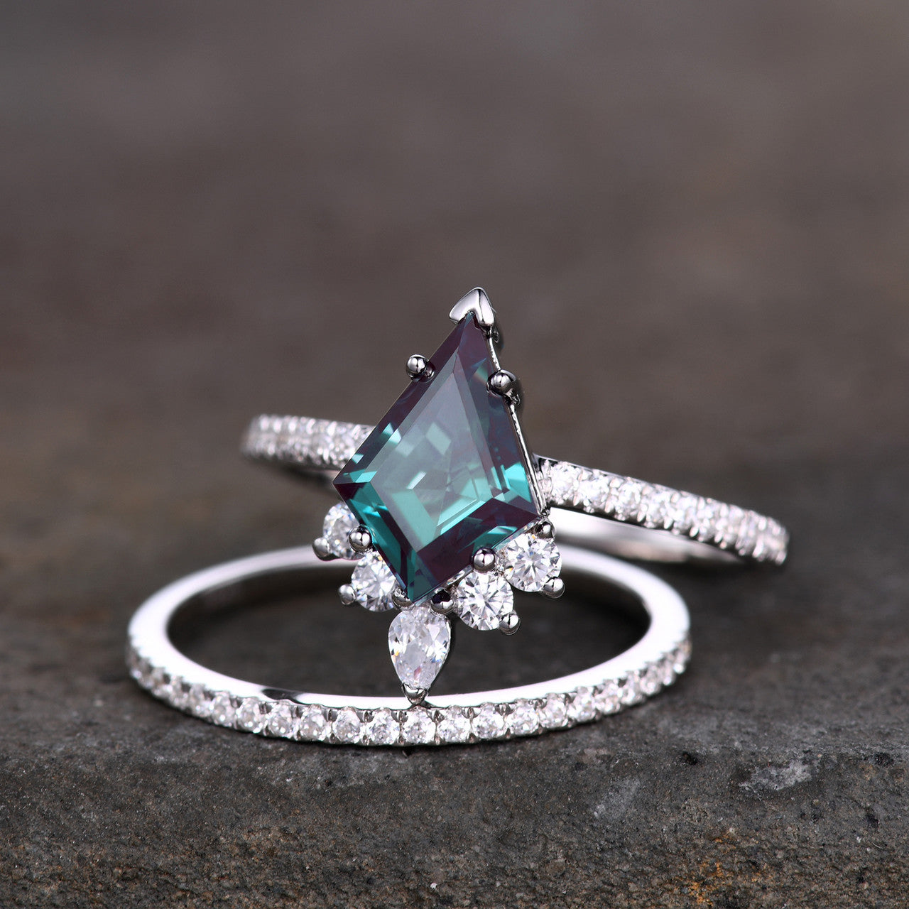 Unique Kite Cut Alexandrite & Moissanite Engagement Ring - Solitaire Half Eternity Stacking Bridal Set for Wedding, Proposal & Anniversary Gifts