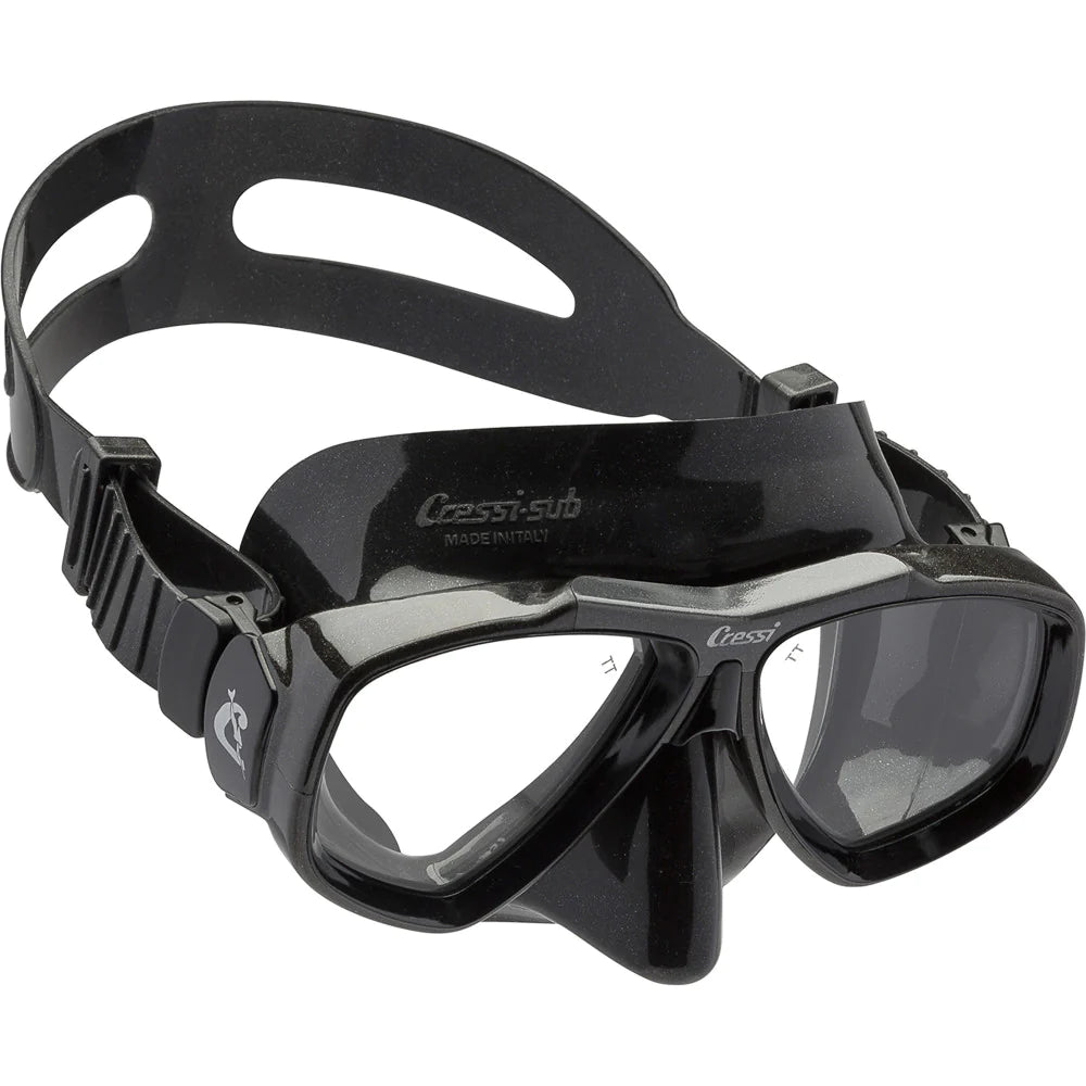 Cressi Focus Black / Black Scuba Diving Mask - Comfortable & Anti-Fog Snorkeling Gear for Ocean Exploration & Underwater Photography