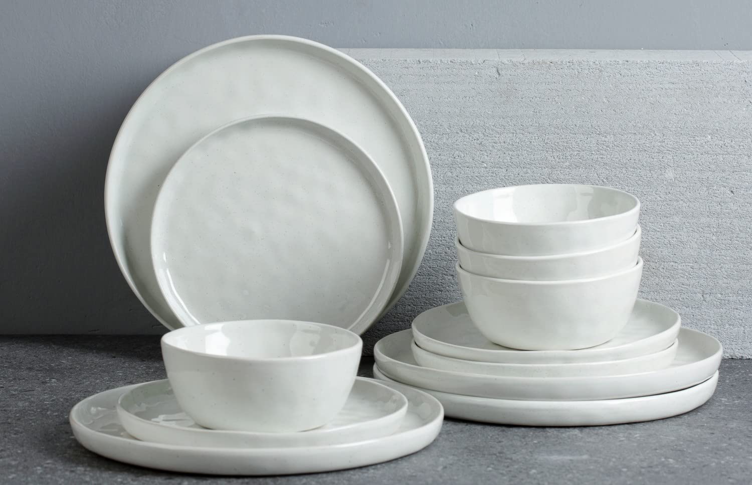 Famiware Mars 12-Piece Dinnerware Set - Plates & Bowls for 4, White Porcelain Tableware | Perfect for Family Dinners, Parties & Everyday Use