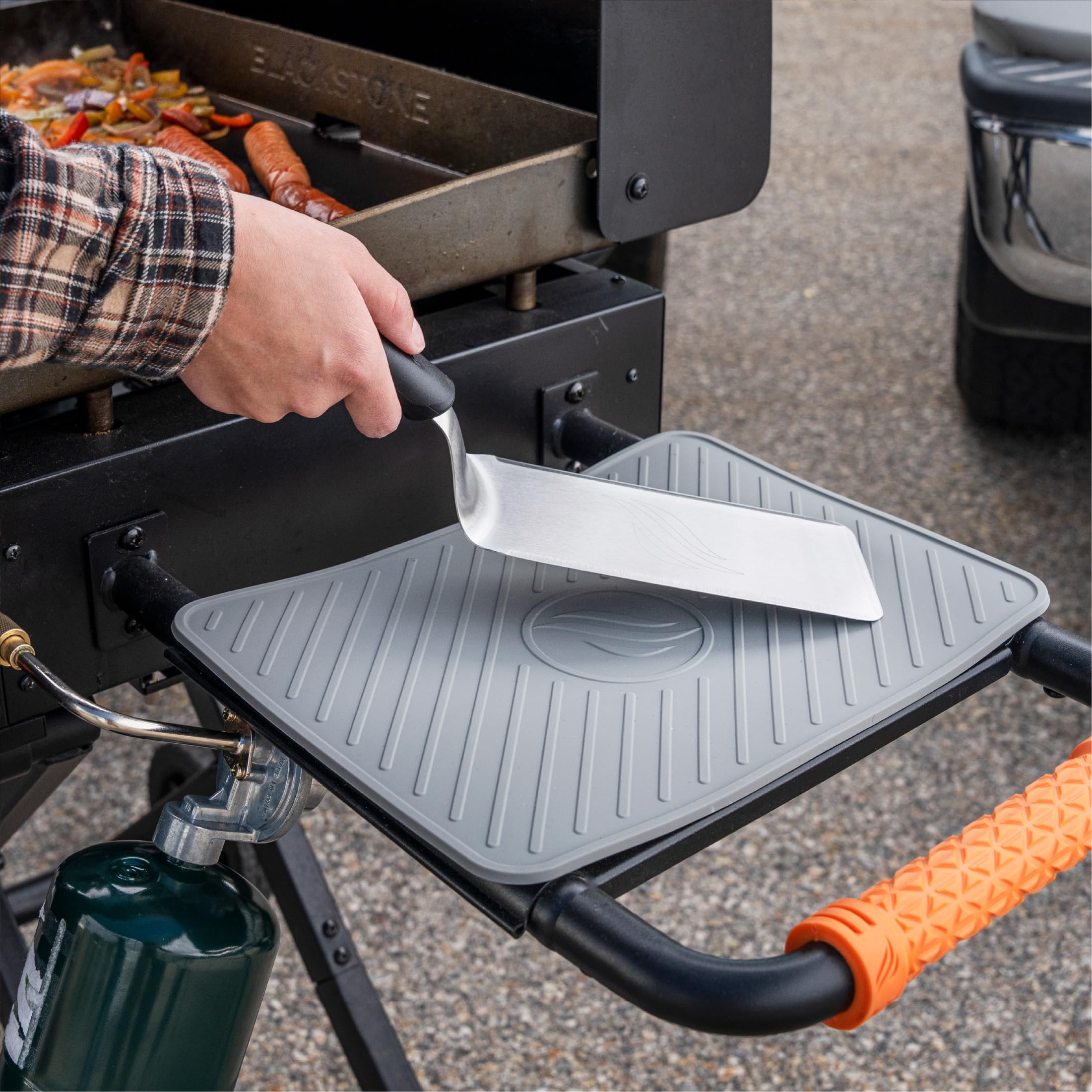 Blackstone 4222 Large Silicone Griddle Spatula Mat - Non-Slip Heat Resistant Drip Pad & Grill Utensil Holder for Kitchen, Stovetop, Cooking (9.25