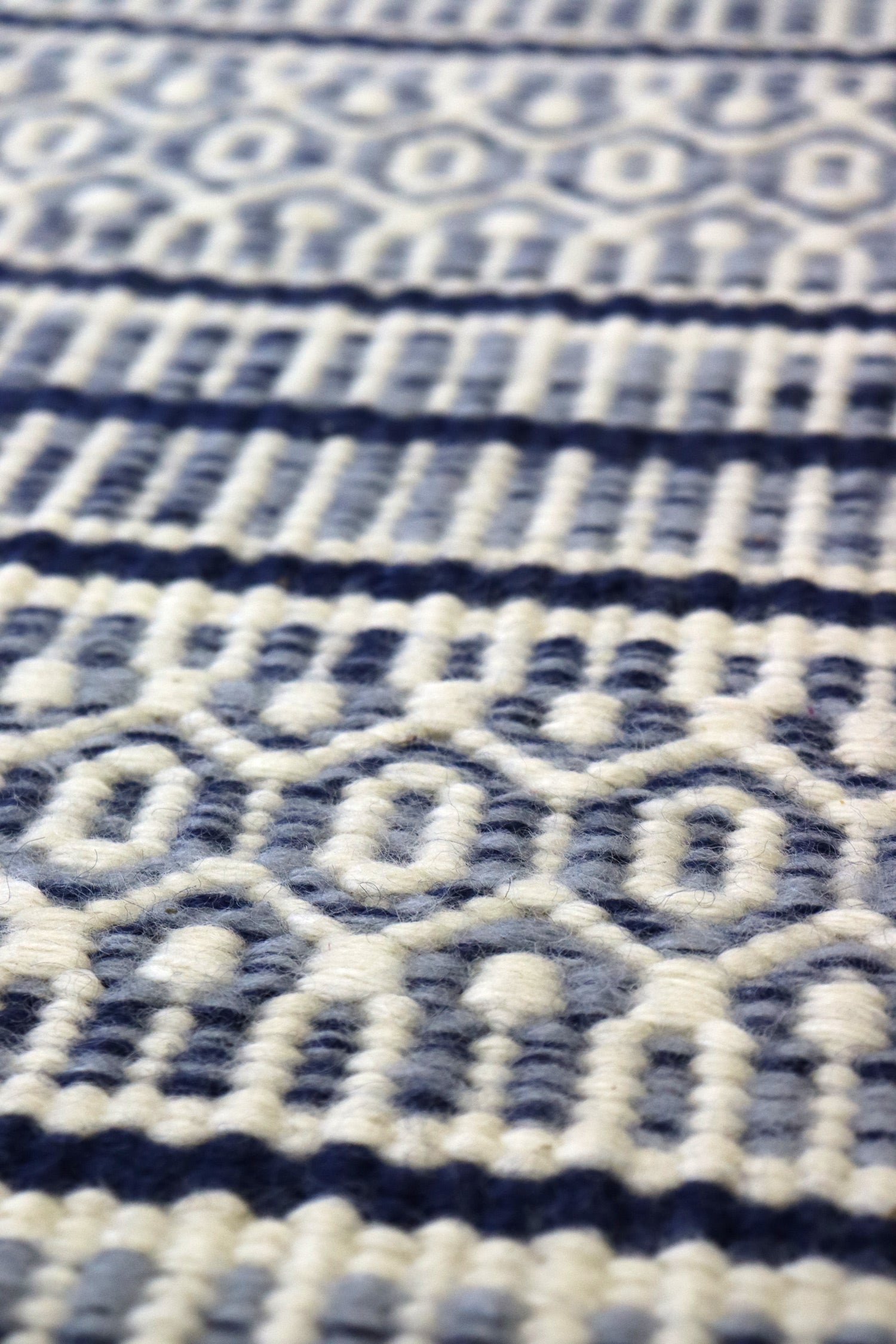 Handwoven Acadia Semi Worsted Contemporary Area Rug J66447 - Perfect for Living Room, Bedroom, or Office Decor