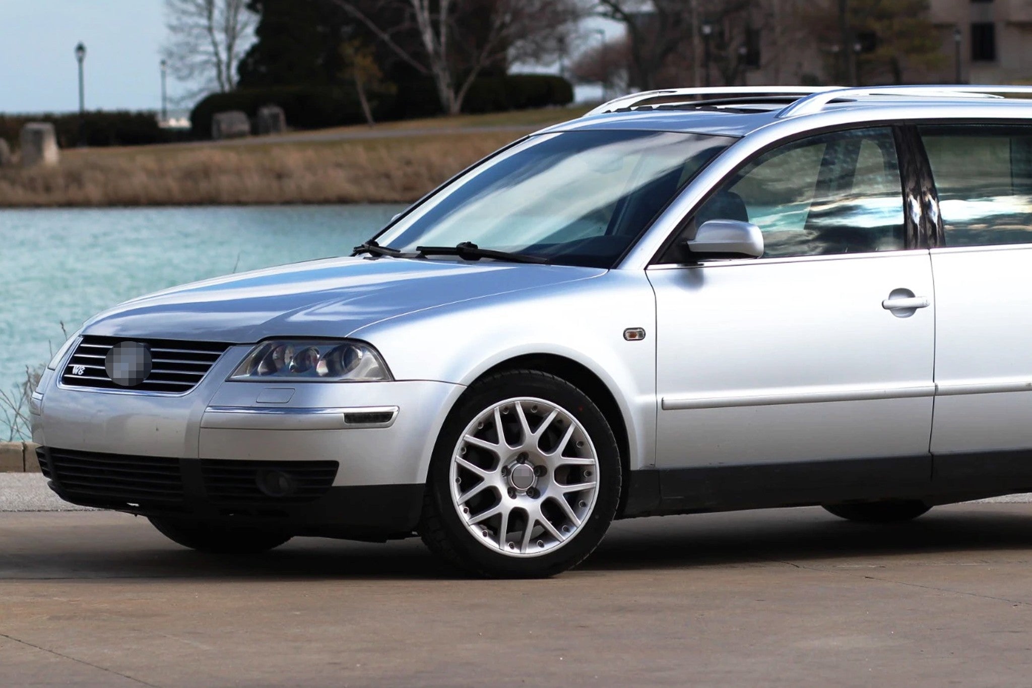 Smoked Lens Front Bumper Side Marker Lights for Volkswagen Passat B5 (2001-2005) - Euro Style Car Accessories for Enhanced Visibility & Safety at Night