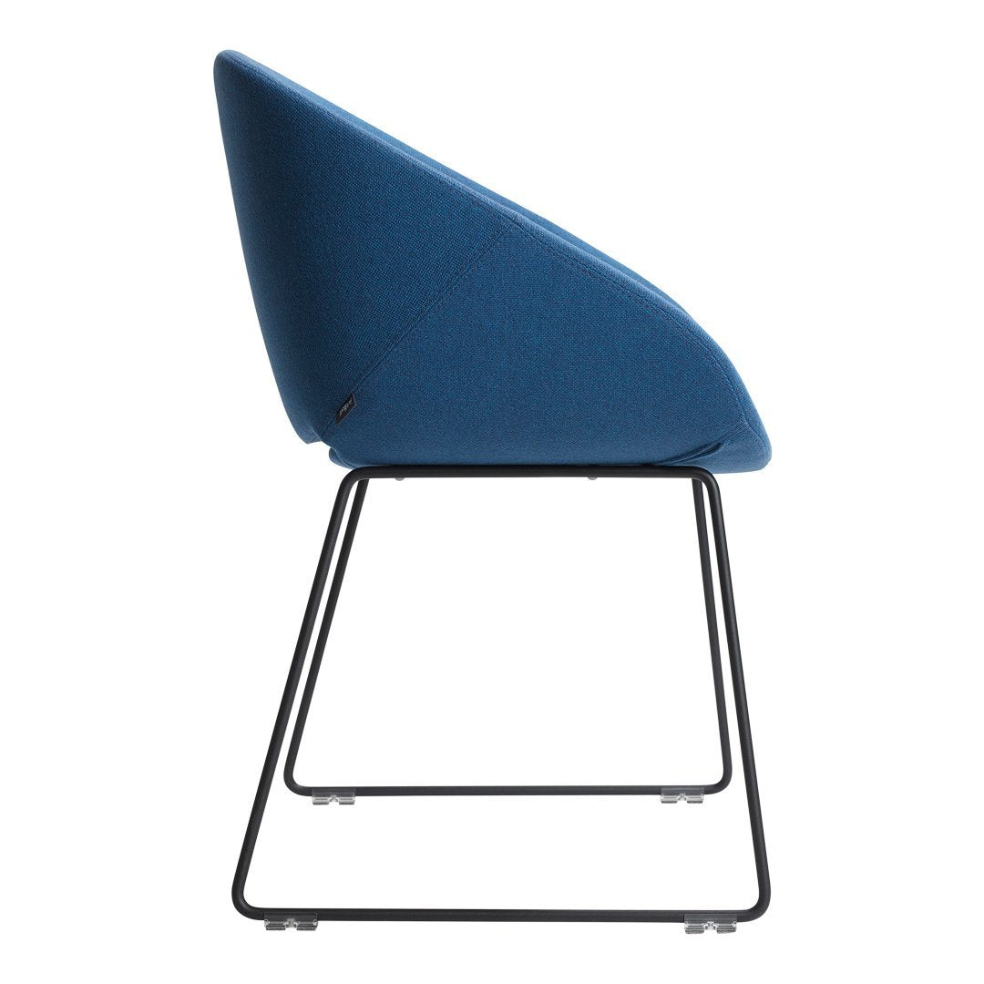 Beso Armchair with Sledge Base - Modern Accent Chair for Living Room, Bedroom & Office - Stylish & Comfortable Seating Solution