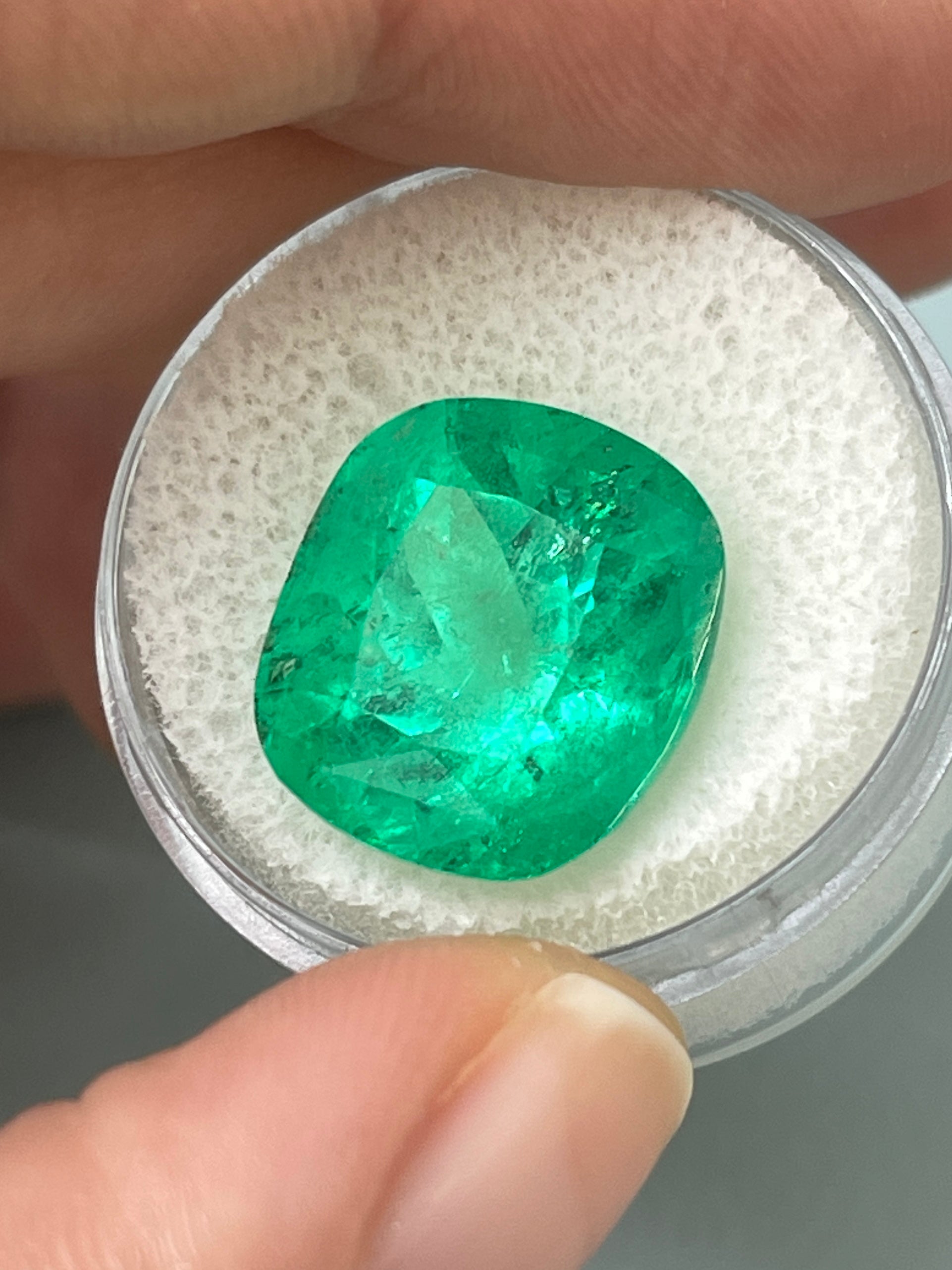 12.27 Carat Muzo Colombian Emerald - Natural Loose Green Cushion Cut Gemstone (15x14mm) for Jewelry Making, Engagement Rings & Luxury Gifts