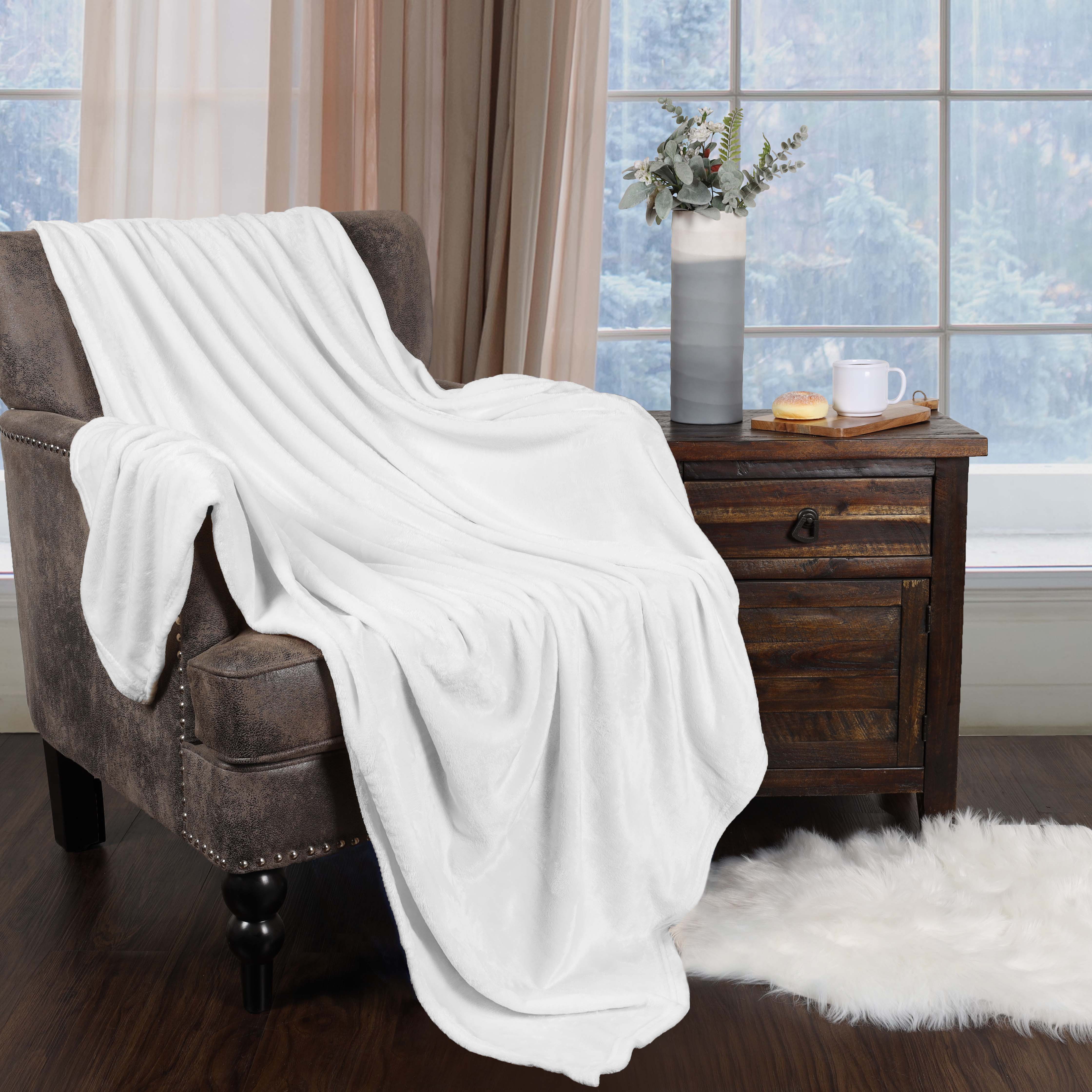 Soft Fleece Plush Blanket - Medium Weight Fluffy Cozy Throw for Couch, Bed & Home Decor - Perfect for Winter, Gifts & Relaxation