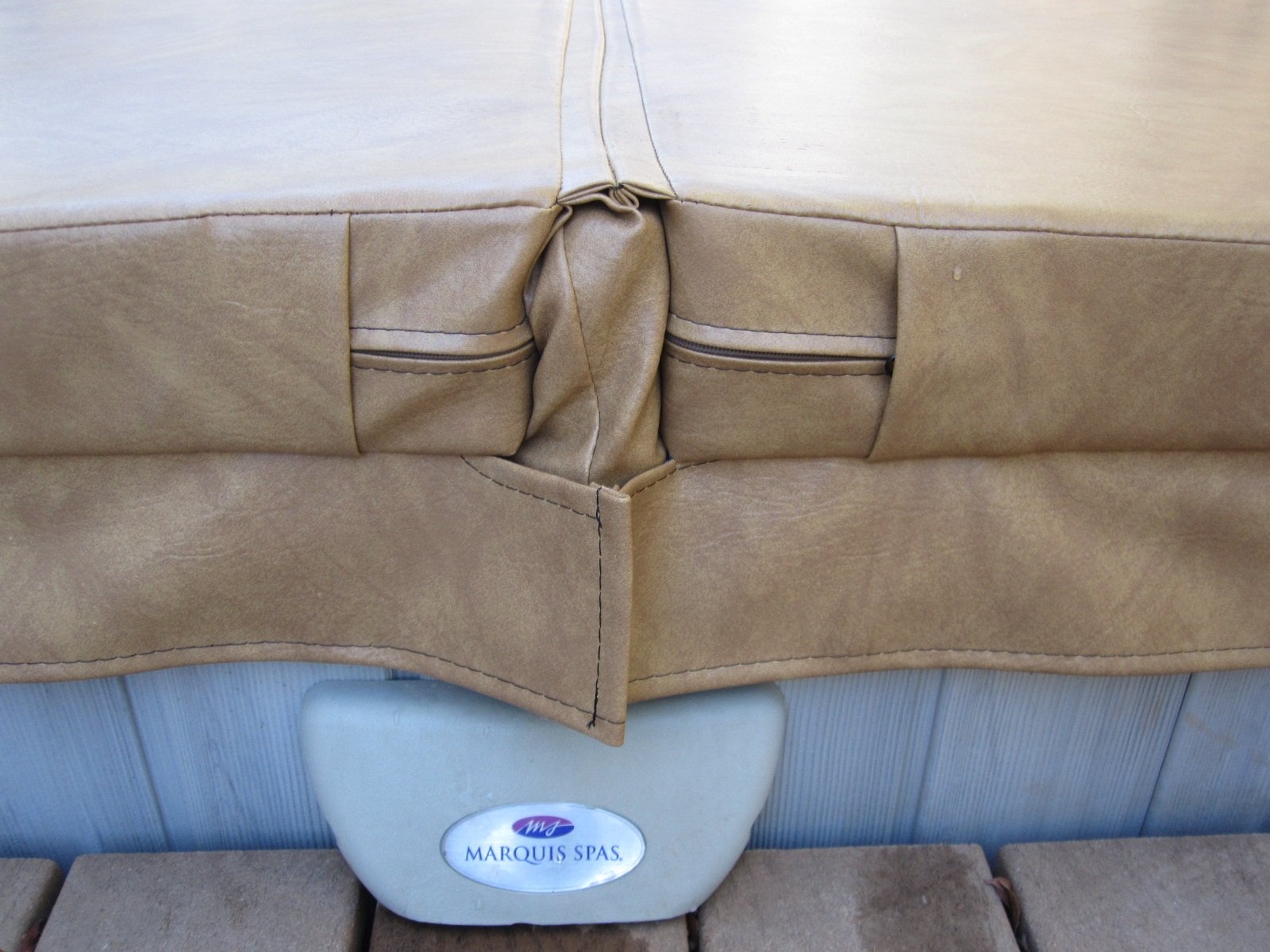 Dream Maker Spas Tonga Replacement Spa & Hot Tub Covers | Durable Insulation for All Seasons | Perfect for Backyard Relaxation & Energy Savings