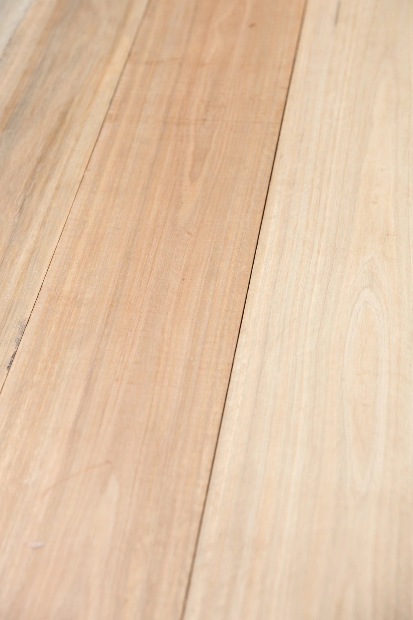 Premium Spotted Gum Hardwood Timber 150x38mm - Select Grade, Kiln Dried, Skip Dressed for Joinery & Woodworking Projects - Perfect for Flooring, Decking, and Furniture Making