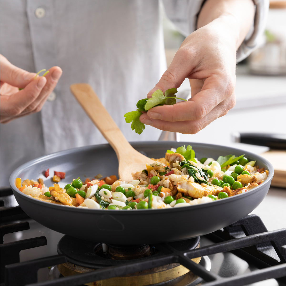 Lima Ceramic Nonstick 12-Inch Frying Pan with Glass Lid - Perfect for Sauteing, Frying & Cooking Eggs - Ideal for Home Kitchen & Restaurant Use