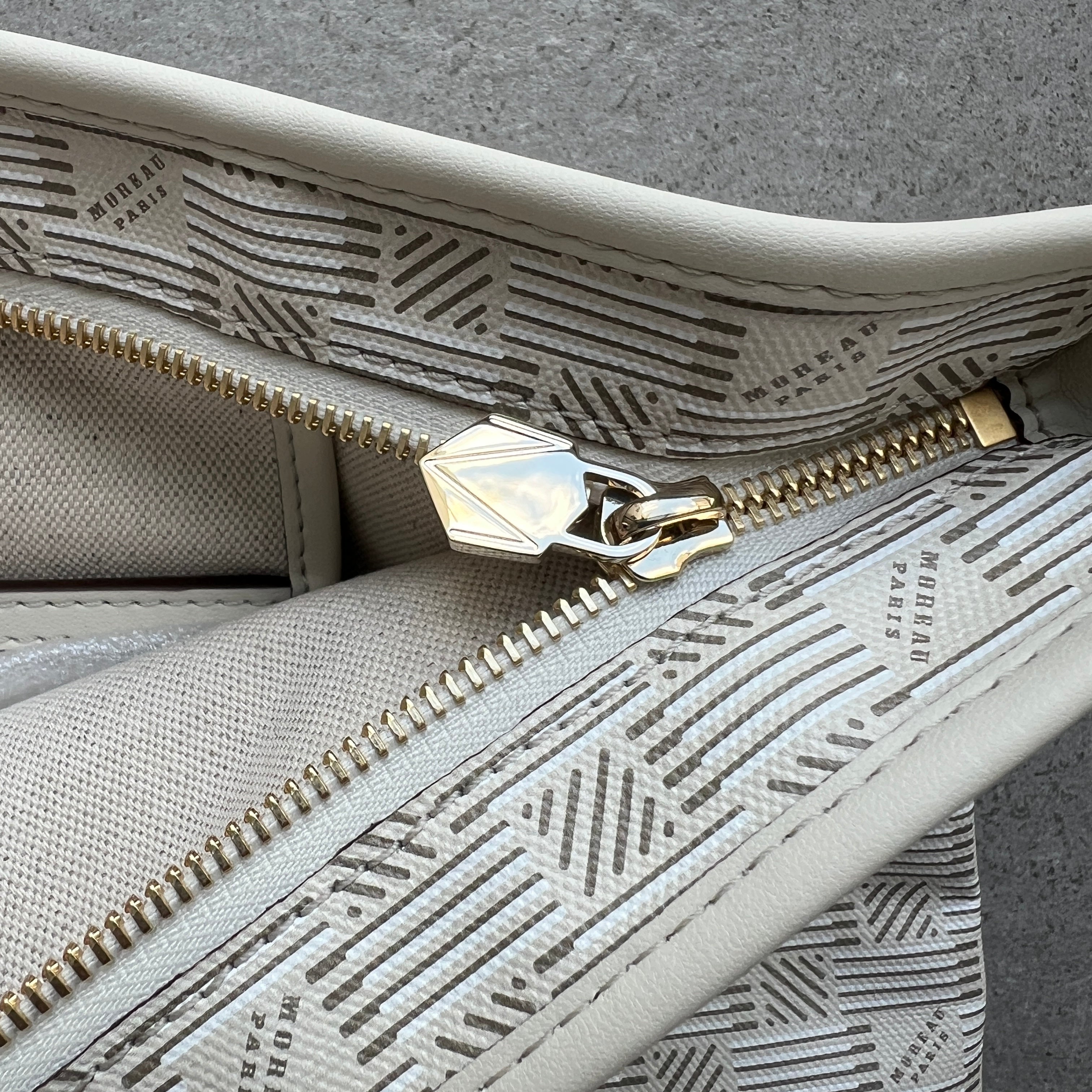 Saint Tropez Zip Tote MM Handbag in Milk Color - Stylish Leather Shoulder Bag for Women, Perfect for Work, Travel and Everyday Use