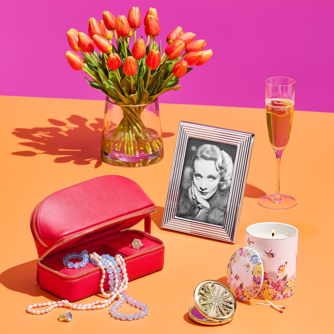 Stylish Red Travel Jewelry Case - Compact & Secure Jewelry Organizer for Necklaces, Rings & Earrings - Perfect for Vacations, Business Trips & Gifts