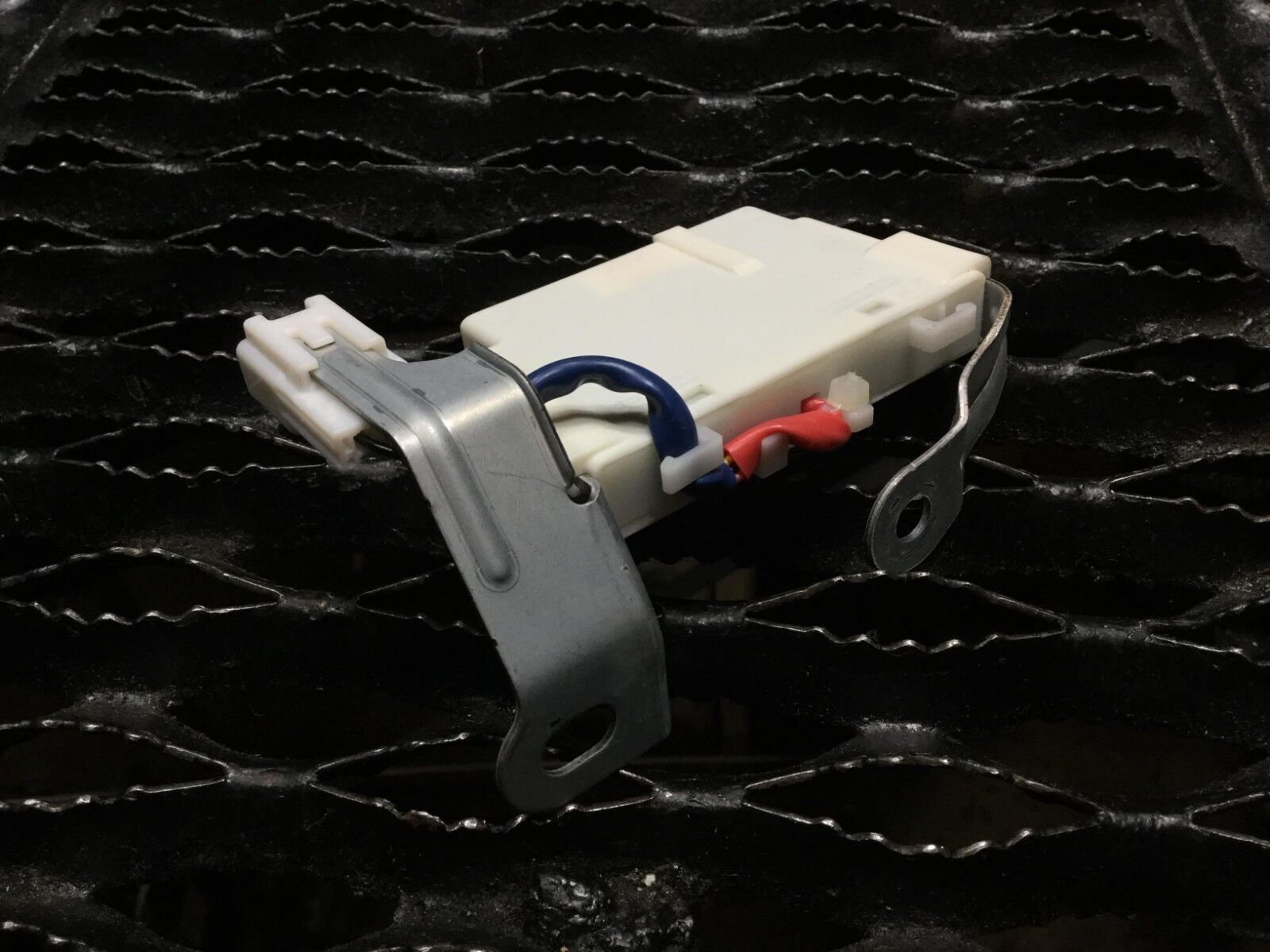 Original OEM Toyota Prius Smart Key Oscillator 89992-47040 for 2004-2009 Models - Replacement Key Fob for Easy Car Locking/Unlocking & Remote Start