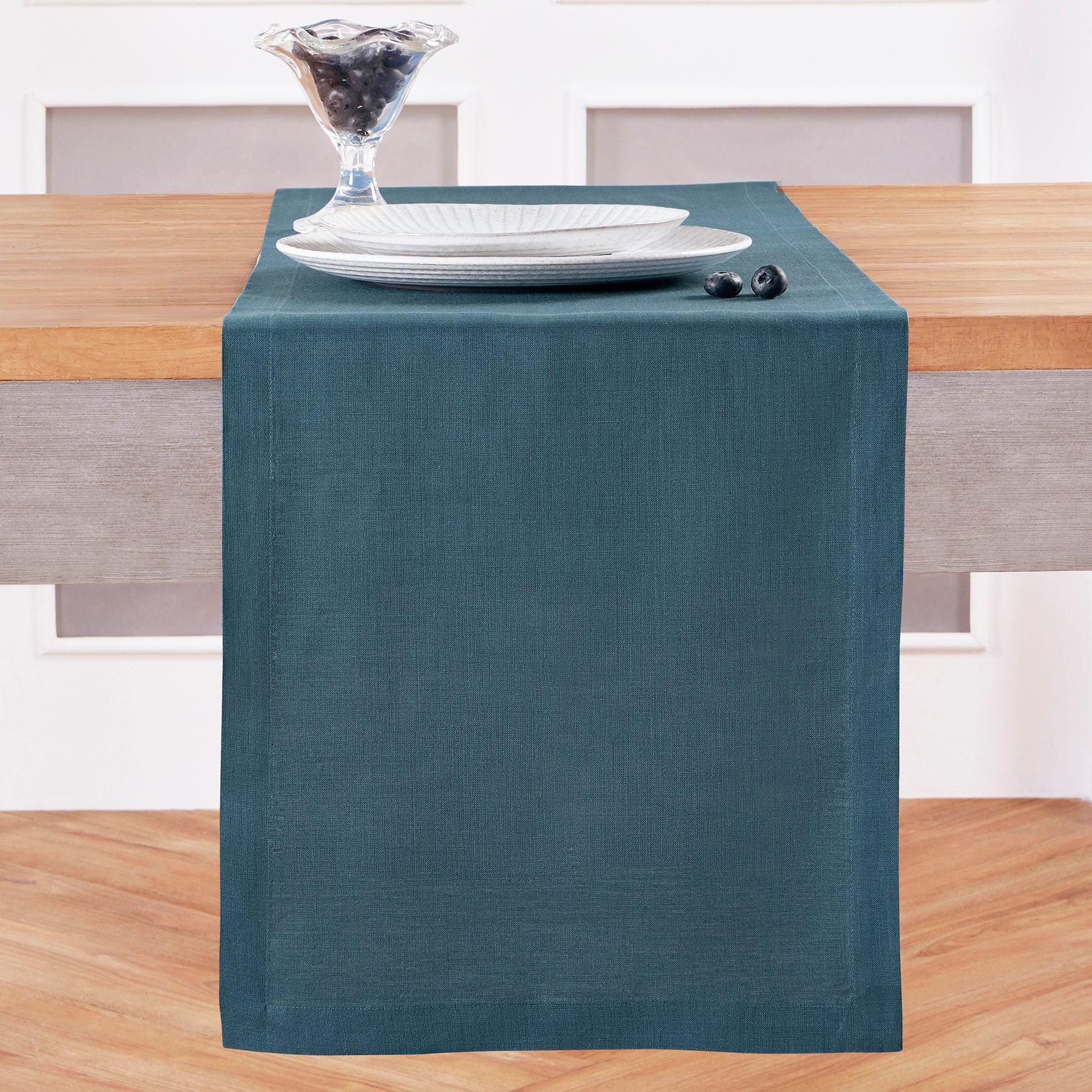 Elegant Fete Table Runner for Weddings, Parties & Events - Premium Decorative Dining Table Cover for Home & Restaurant Decor