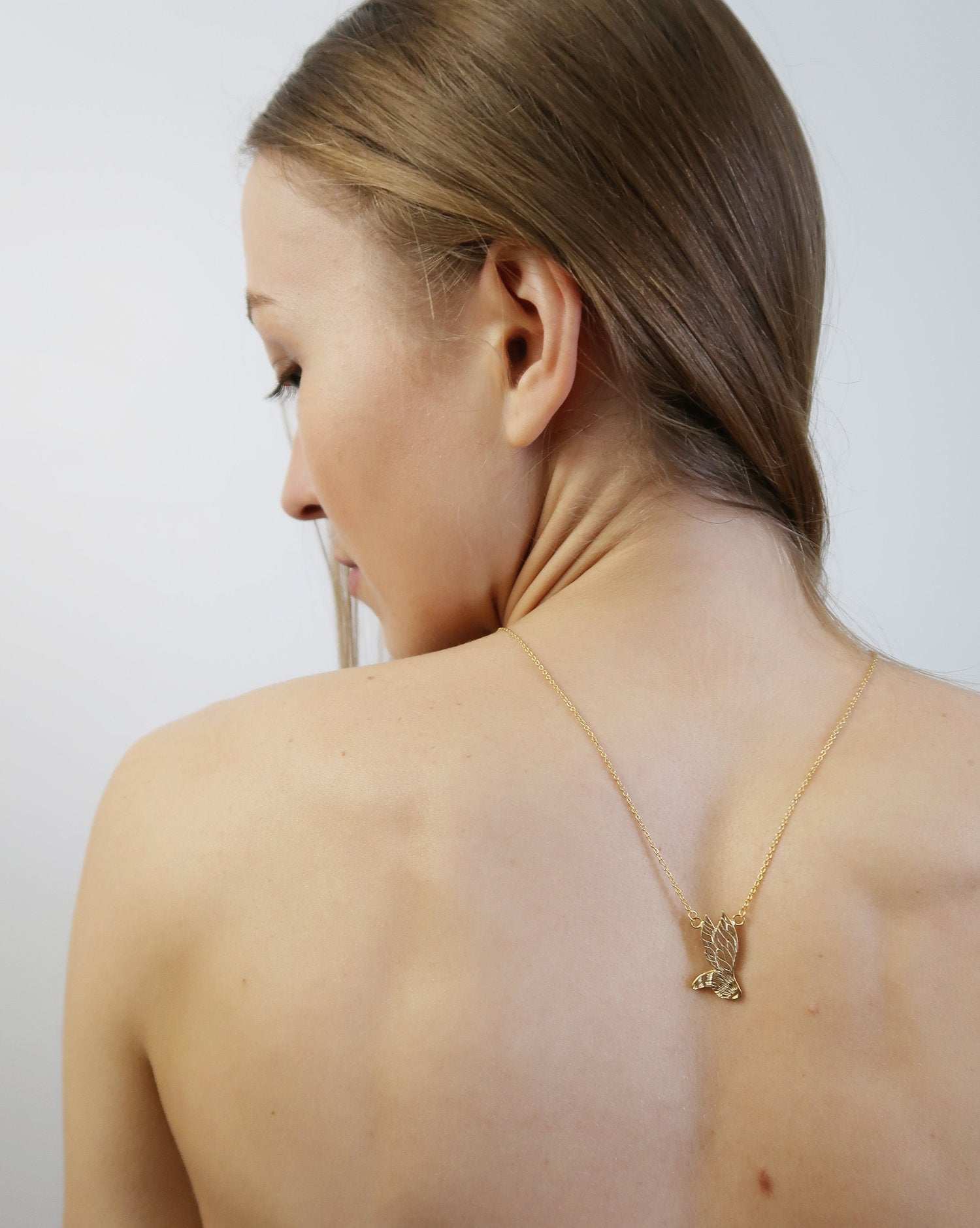Flying Bee Necklace - Elegant Gold Bee Pendant Jewelry for Women - Perfect for Daily Wear, Gifts & Special Occasions