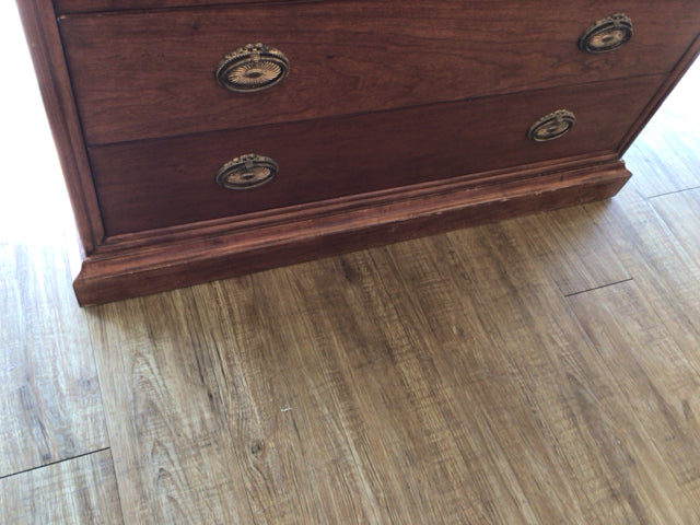 Light Wood Carved Nightstand with 3 Drawers & Gold Accent - Modern Bedroom Side Table for Bedside Storage & Decor