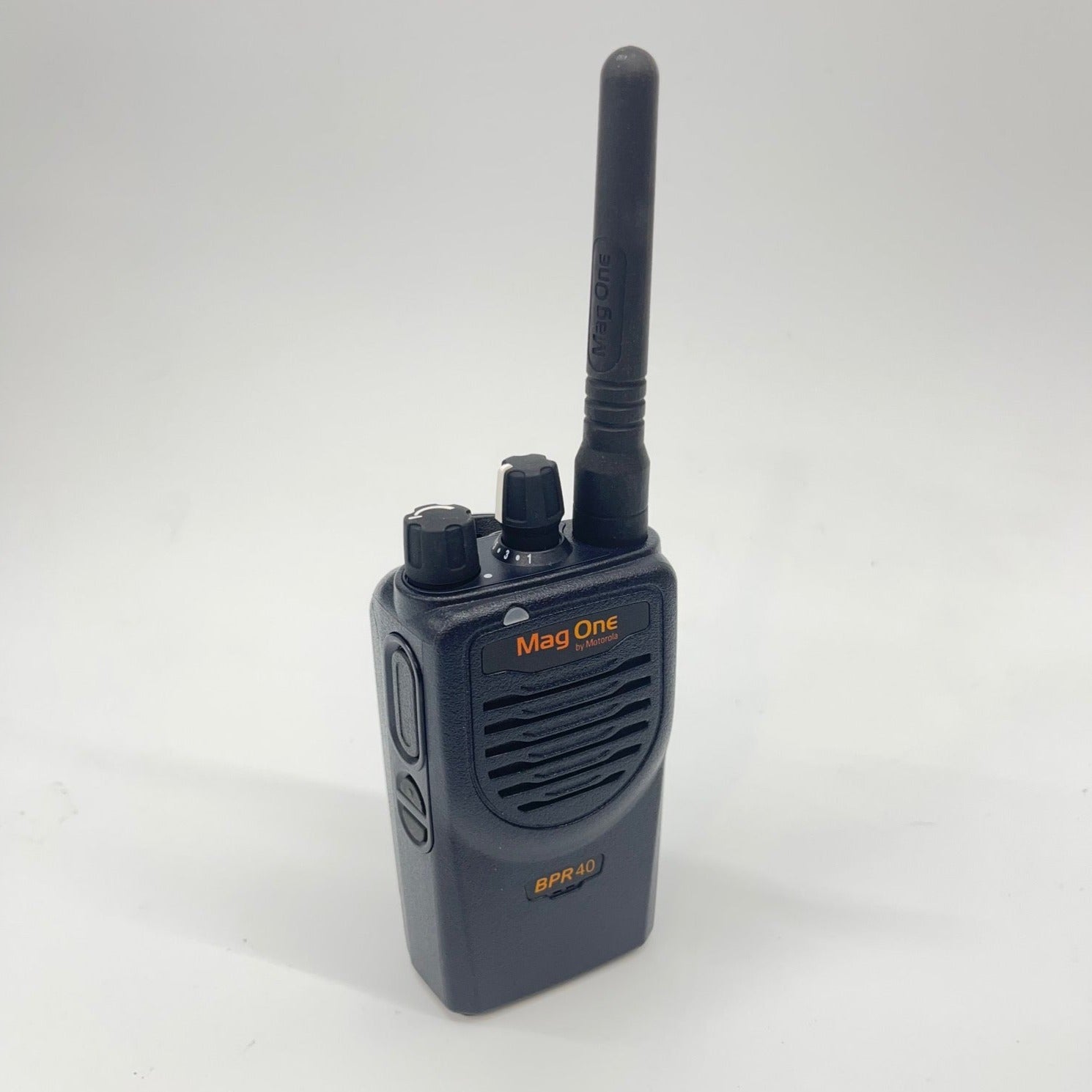 Motorola Mag One BPR40 AAH84RCS8AA1AN 8-Channel UHF Two-Way Radio - Long Range Communication for Construction, Security & Outdoor Activities