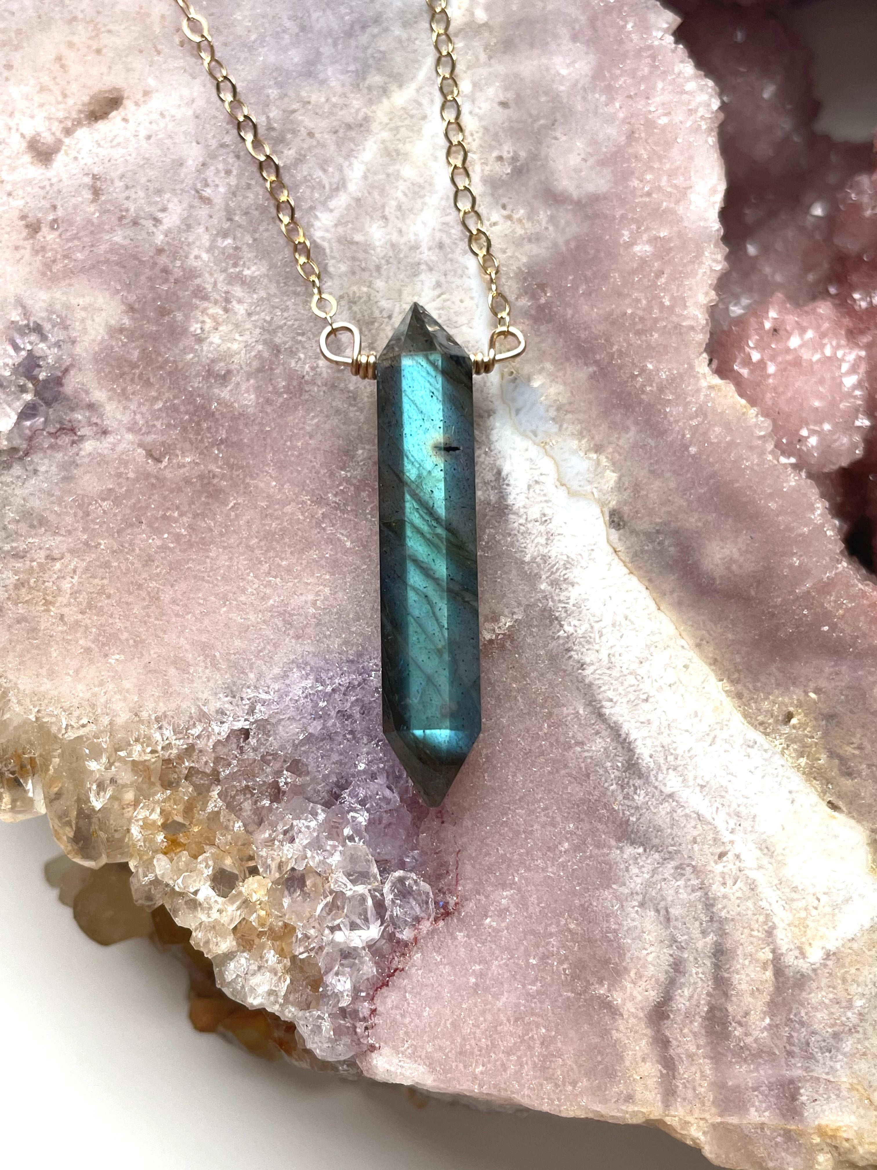 Labradorite Crystal Pendant Necklace – Healing Stone Jewelry for Women, Spiritual Protection & Energy Balance | Perfect for Meditation, Yoga & Everyday Wear