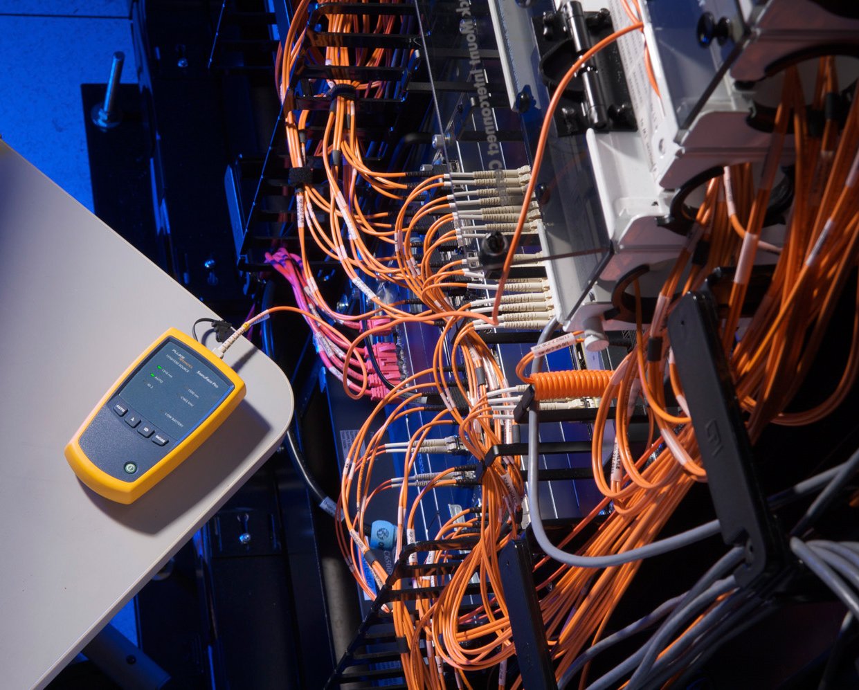 Fluke Networks SFSINGLEMODESOURCE SimpliFiber Pro Singlemode 1310/1550nm Laser Light Source for Fiber Optic Testing & Network Maintenance