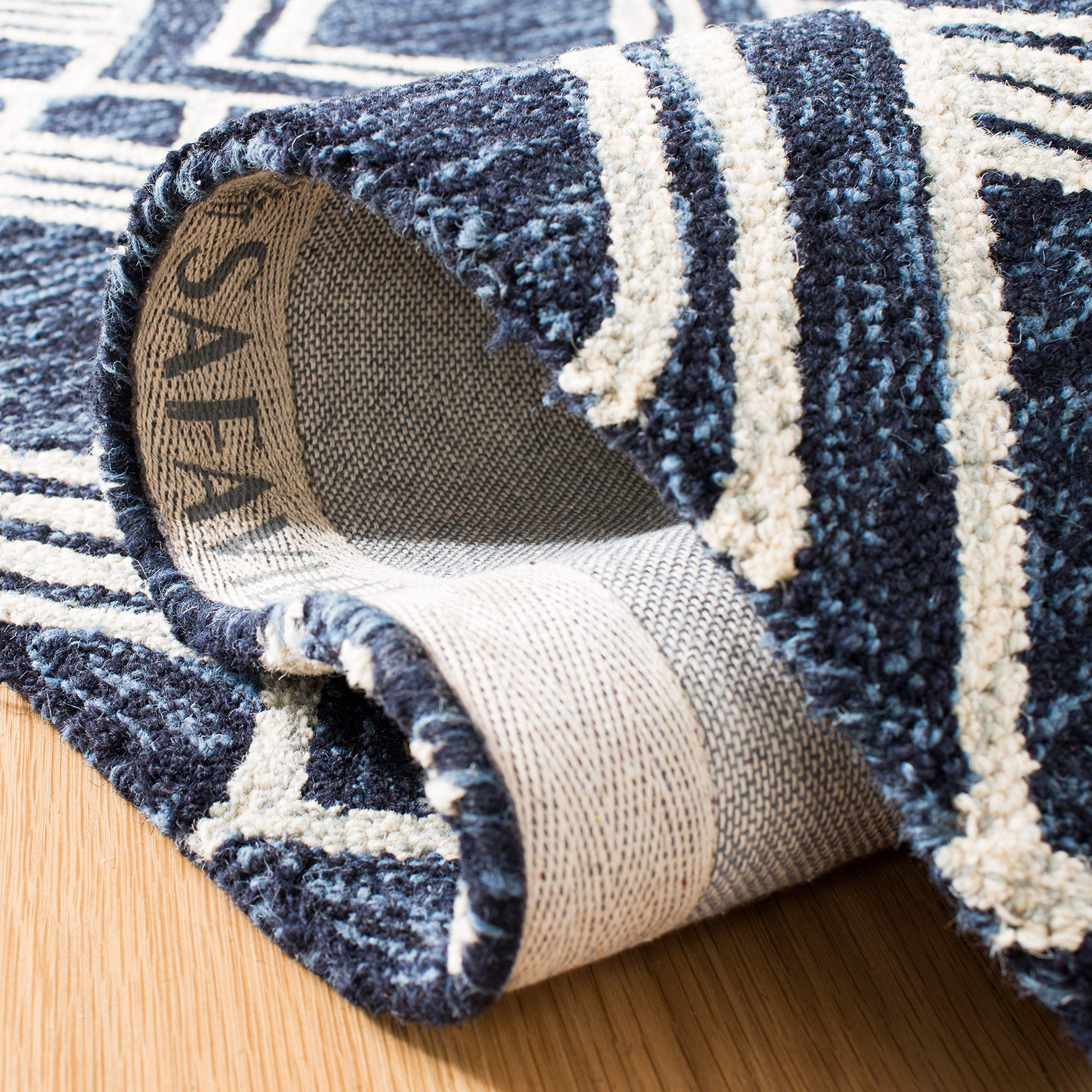 SAFAVIEH Micro-Loop Collection Handmade Moroccan Wool Accent Rug - 4' x 6' Navy & Ivory Tribal Design, Non-Slip Durable for High Traffic Areas | Perfect for Entryway, Living Room, Bedroom Decor (MLP154N)