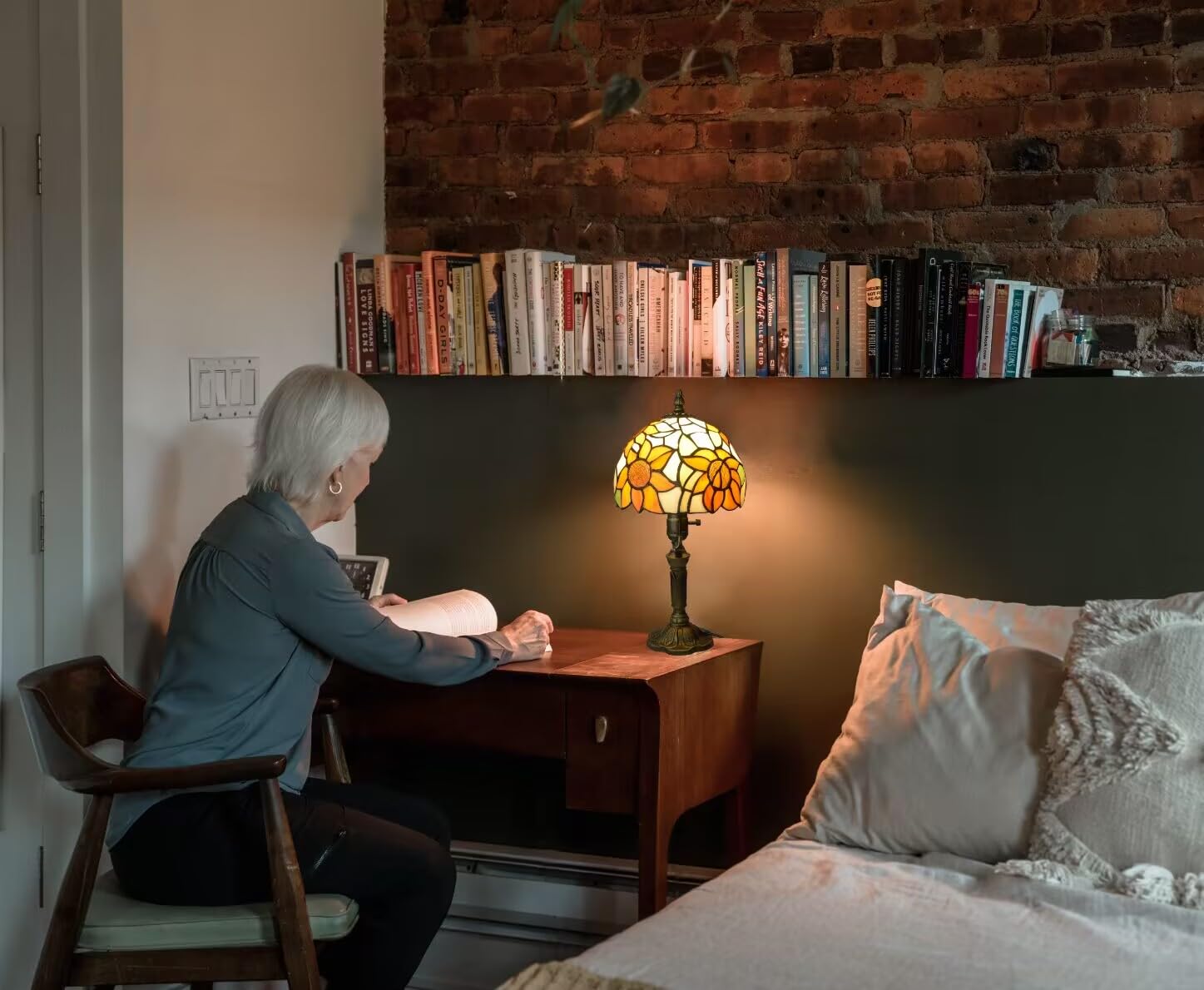 Tiffany Stained Glass Table Lamp with Yellow Sunflower Design - 3-Way Dimmable LED E26 Bulb Included for Bedroom & Living Room | Perfect for Reading Nook, Nightstand Lighting, and Home Decor