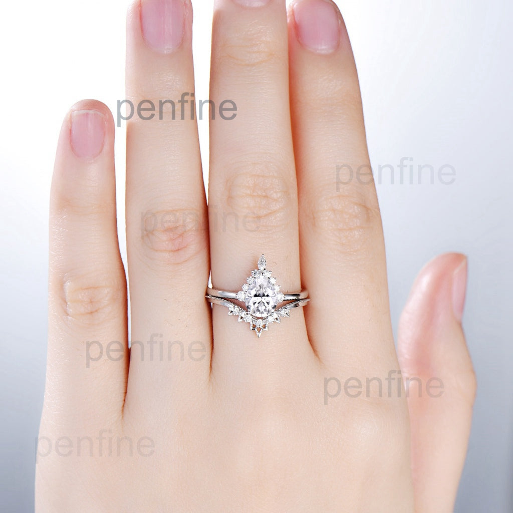 Vintage Art Deco Pear Shaped Moissanite Engagement Ring Set with Marquise Halo in White Gold for Women – Perfect for Weddings, Anniversaries & Special Occasions
