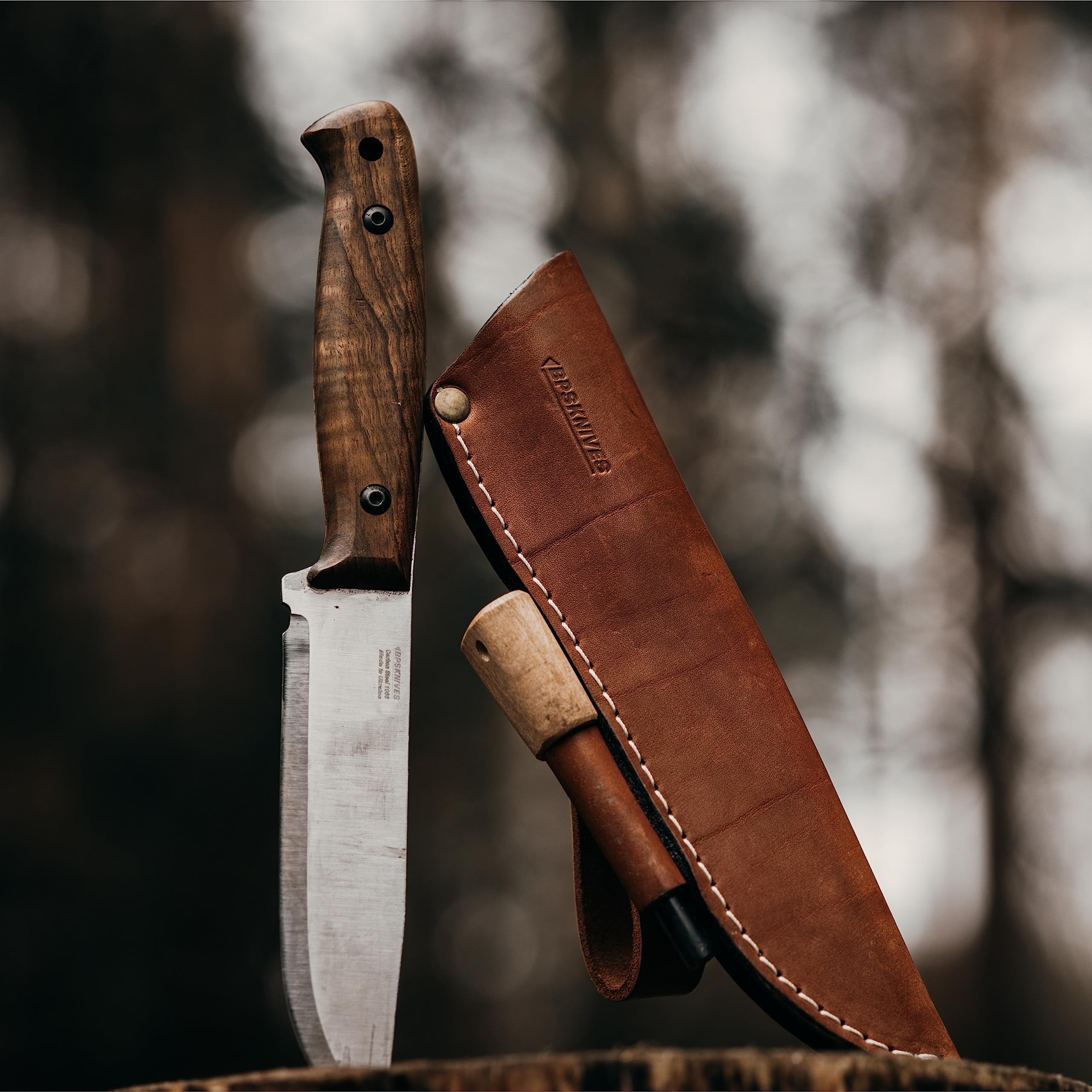BPS Knives Adventurer - Full Tang Carbon Steel Bushcraft Knife with Leather Sheath & Fire Starter - Survival Tactical Camping Knife for Outdoor Adventures, Hunting, Hiking & Wilderness Survival