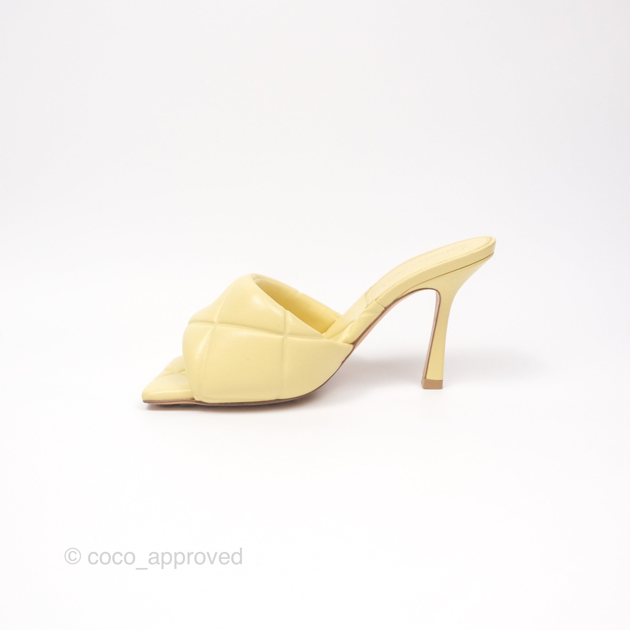 Bottega Veneta Lido Sandals Women's Size 35 - Yellow Leather Intrecciato Weave Flat Sandals for Summer Beach Vacation & Casual Outings