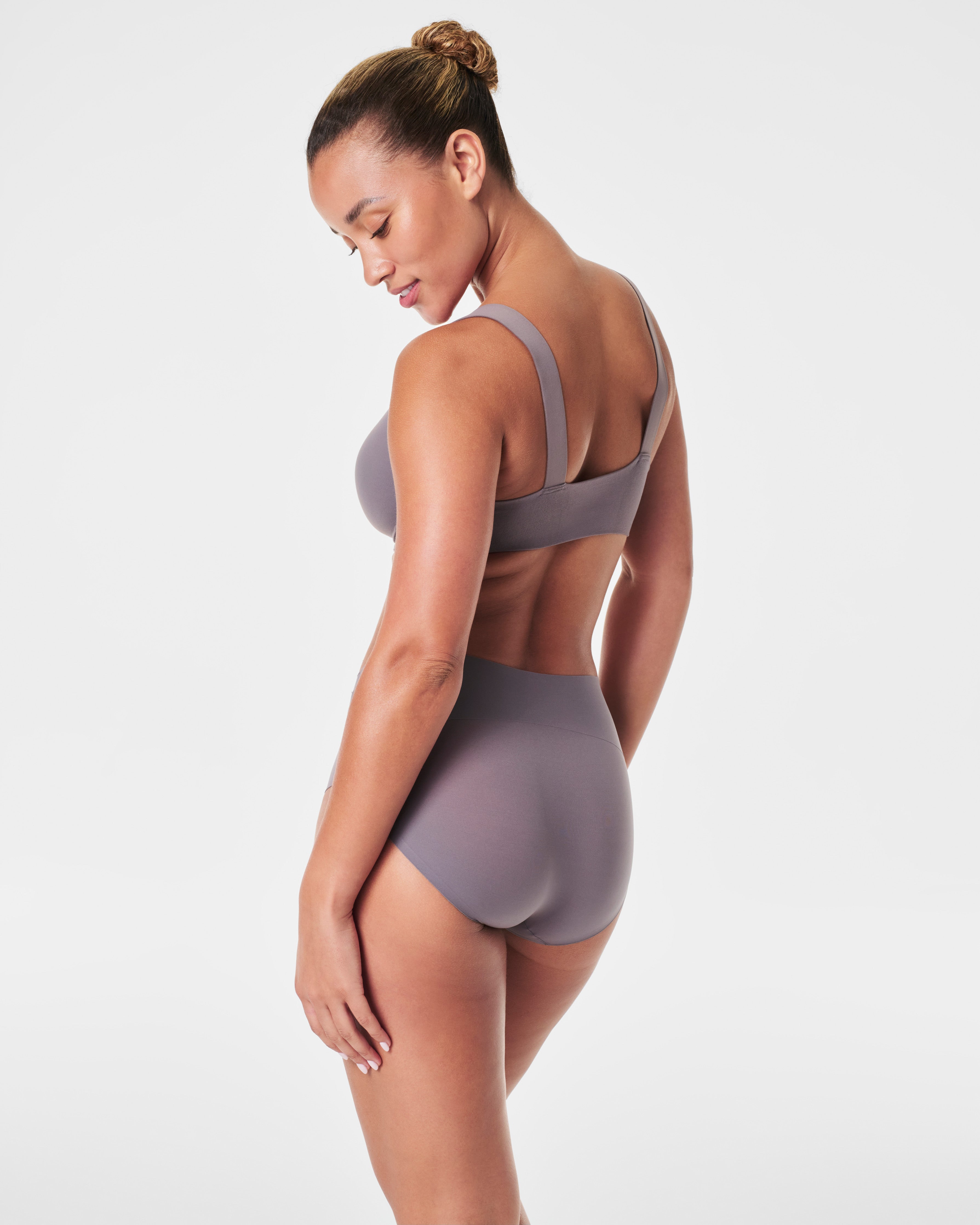 SPANX Smooth Comfort Lightly Lined Full Coverage Bra - Wireless T-Shirt Bra for Everyday Wear & Layering Outfits