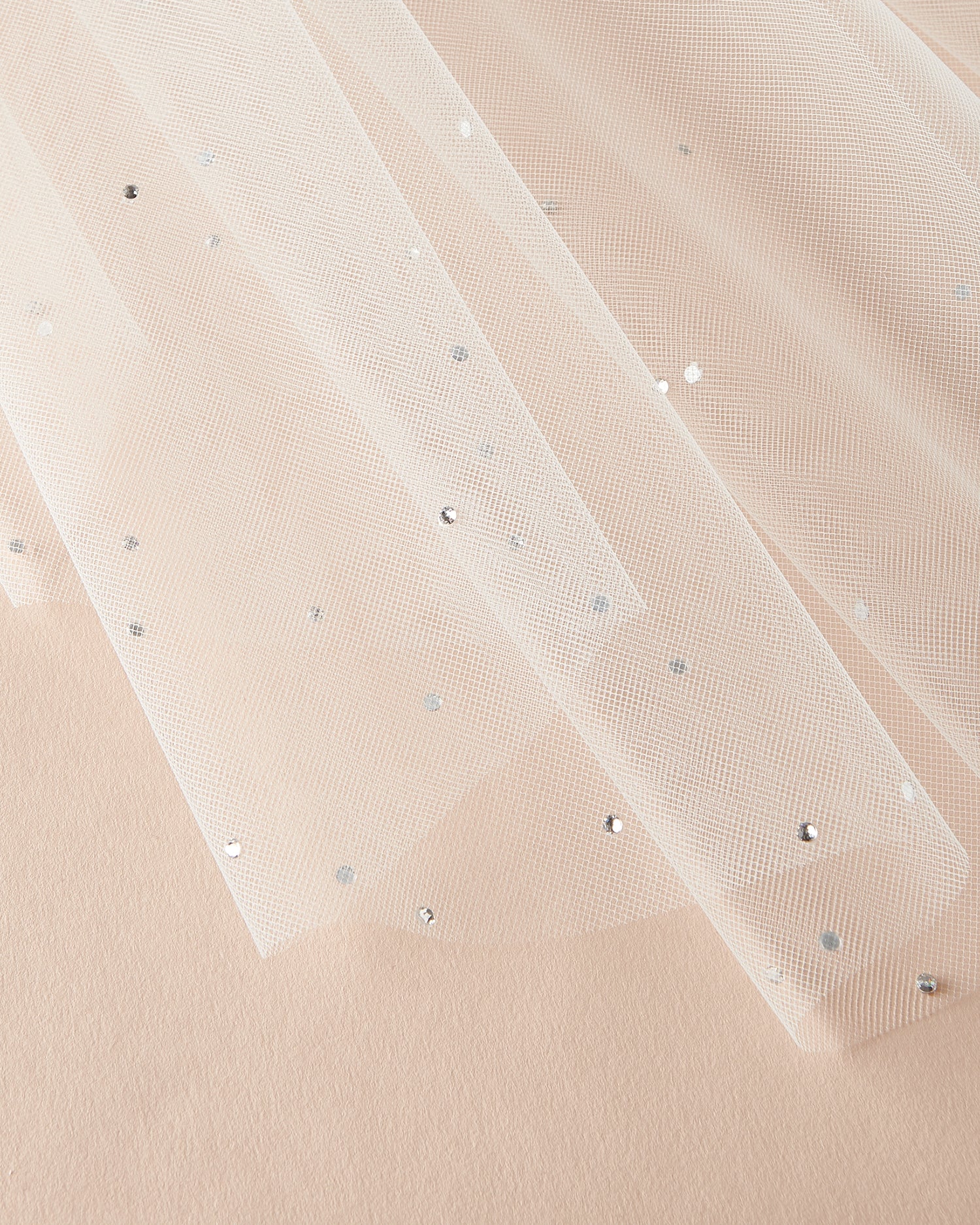 Sparkling Rhinestone Wedding Veil with Crystals - Elegant Bridal Accessory for Ceremony & Reception