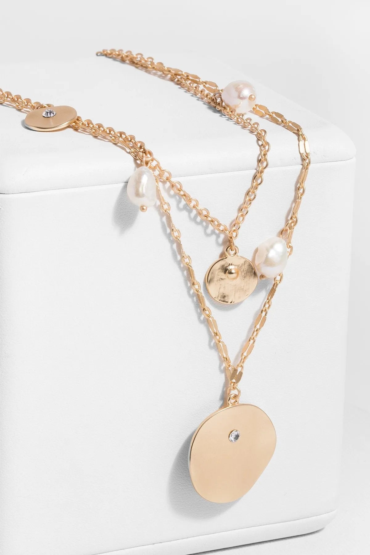 Layered Pearl Medallion Necklace for Women - Elegant Vintage Jewelry Gift for Wedding, Party & Special Occasions