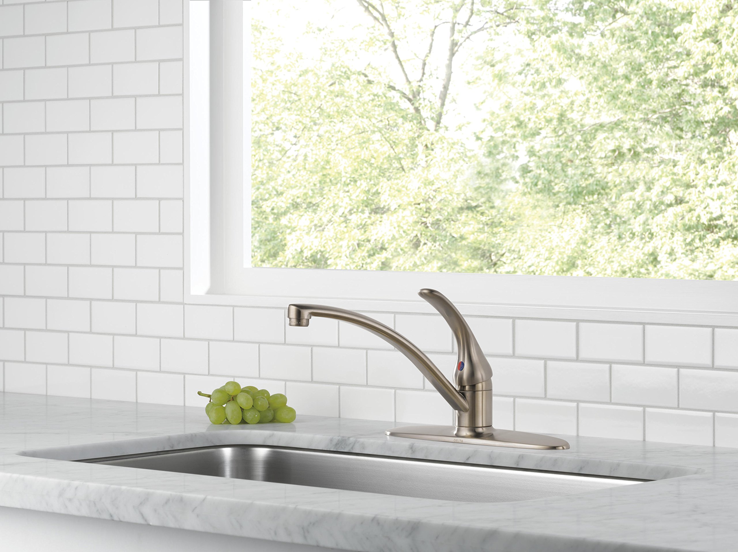 DELTA B1310LF-SS Stainless Steel Kitchen Faucet with Pull-Down Sprayer - Modern Design for Easy Dishwashing and Food Prep in Home Kitchens