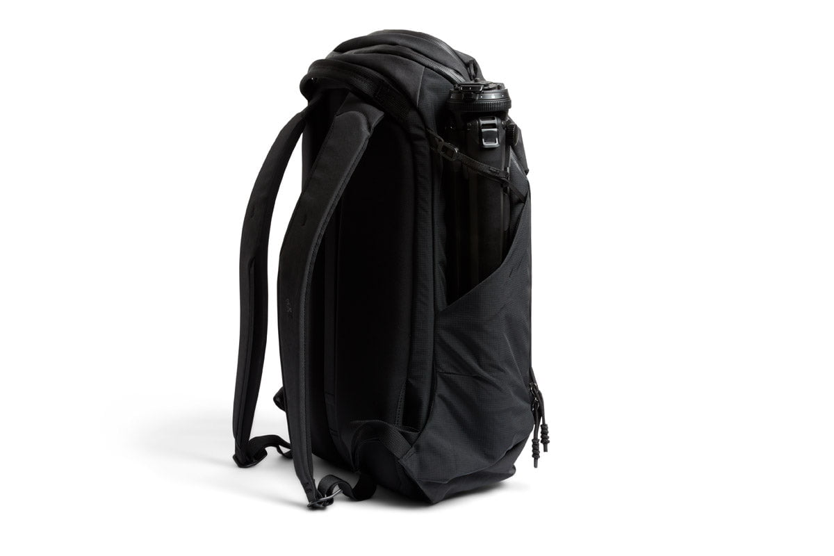 Bellroy Venture Ready Pack 26L - Waterproof Hiking Backpack for Men & Women, Lightweight Travel Daypack with Laptop Sleeve - Perfect for Outdoor Adventures, Commuting & Business Travel