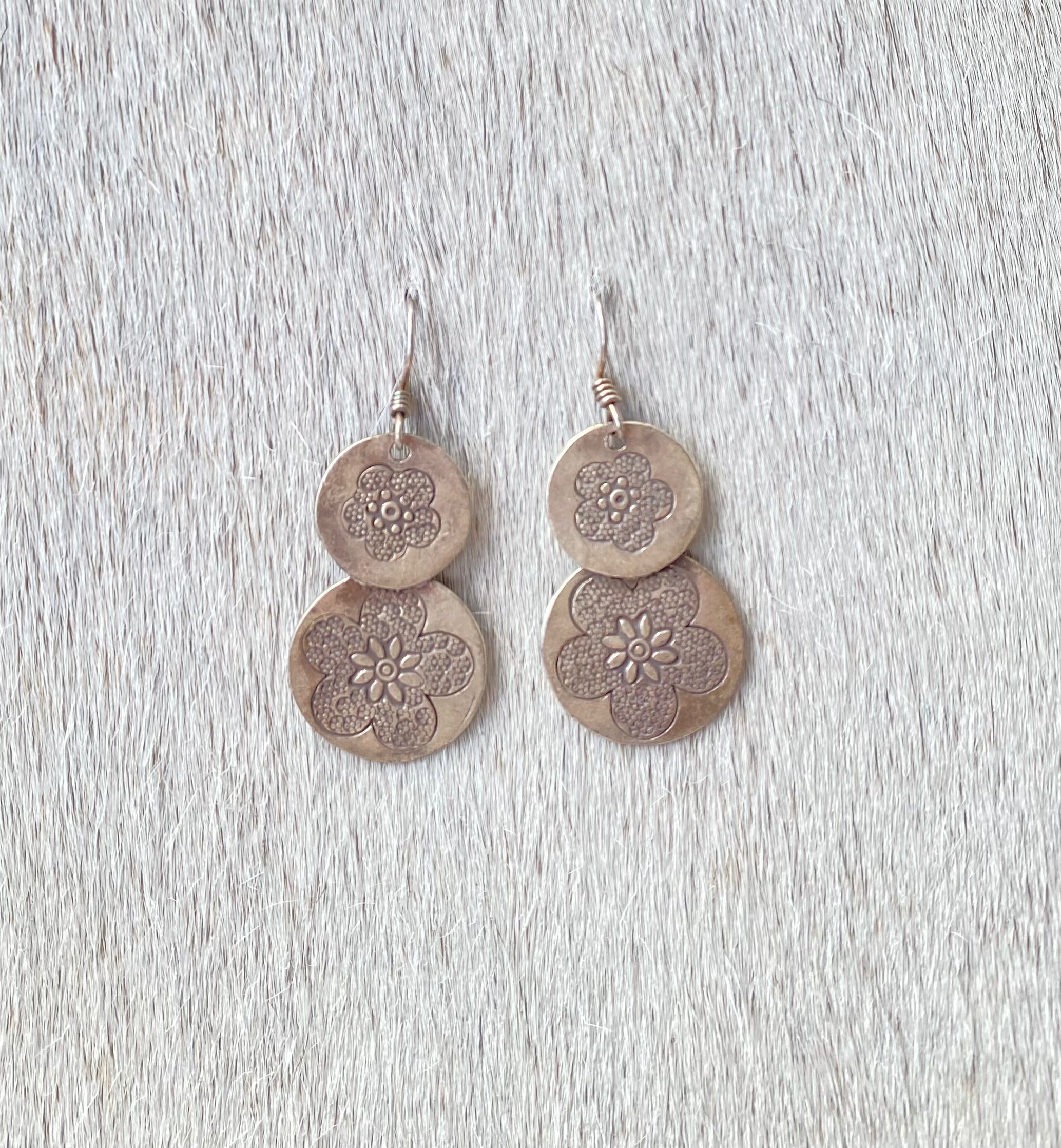 Round Floral Print Stud Earrings for Women - Elegant Flower Design Dangle Earrings for Casual Wear & Party Occasions