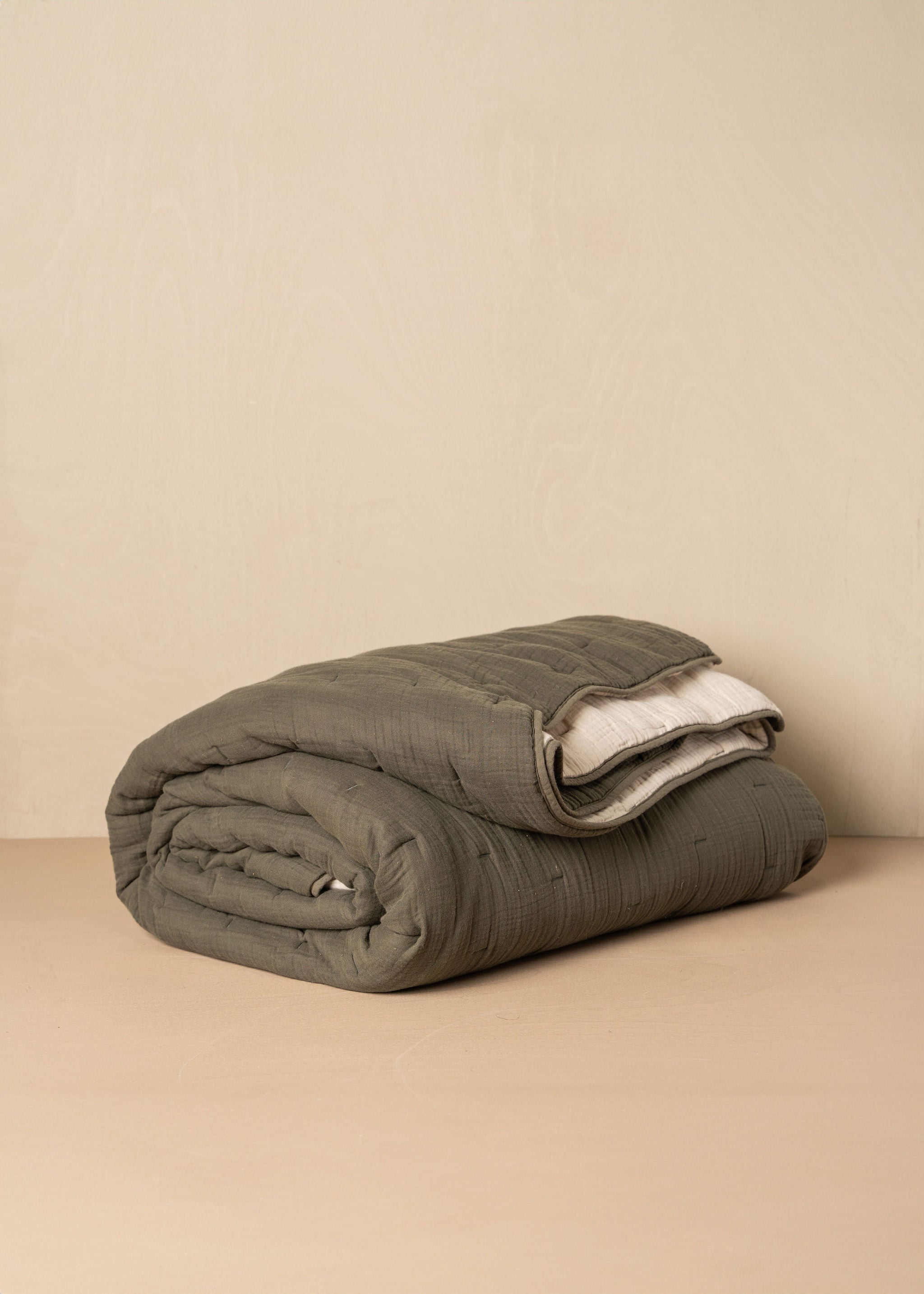Enes Quilted Bed Cover - Soft & Stylish Olive Green Bedspread for Queen Size Beds | Perfect for Cozy Bedrooms, Guest Rooms & Dorm Decor
