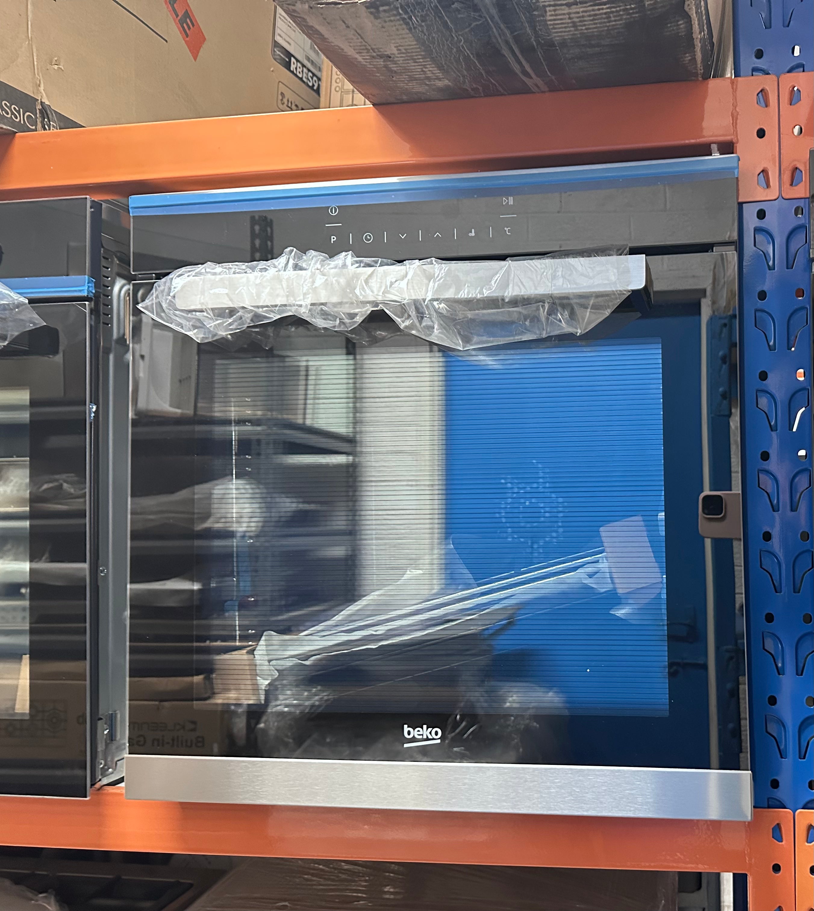 Beko BBO60B2PB 60cm Built-In Pyrolytic Oven with Side Venting - European Made (Carton Damage) - Perfect for Modern Kitchens, Baking, Roasting & Self-Cleaning