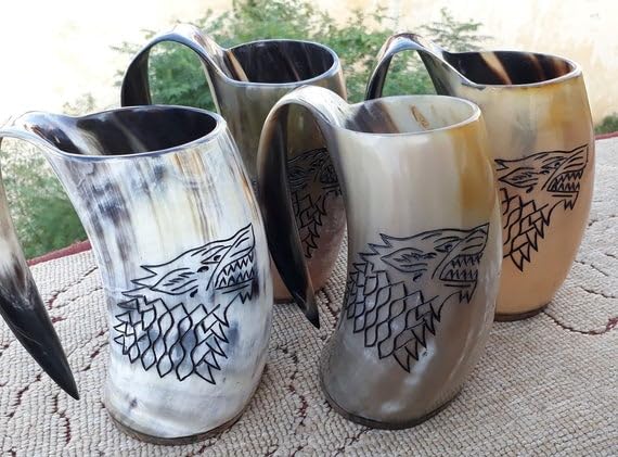 AnNafi® Authentic Viking Drinking Horn Set of 4 - Handcrafted Natural Horn Tankards for Beer, Wine & Mead - Game of Thrones Inspired Collection with Thor's Hammer Design - Perfect for Medieval Parties, Viking Themed Events & Home Decor