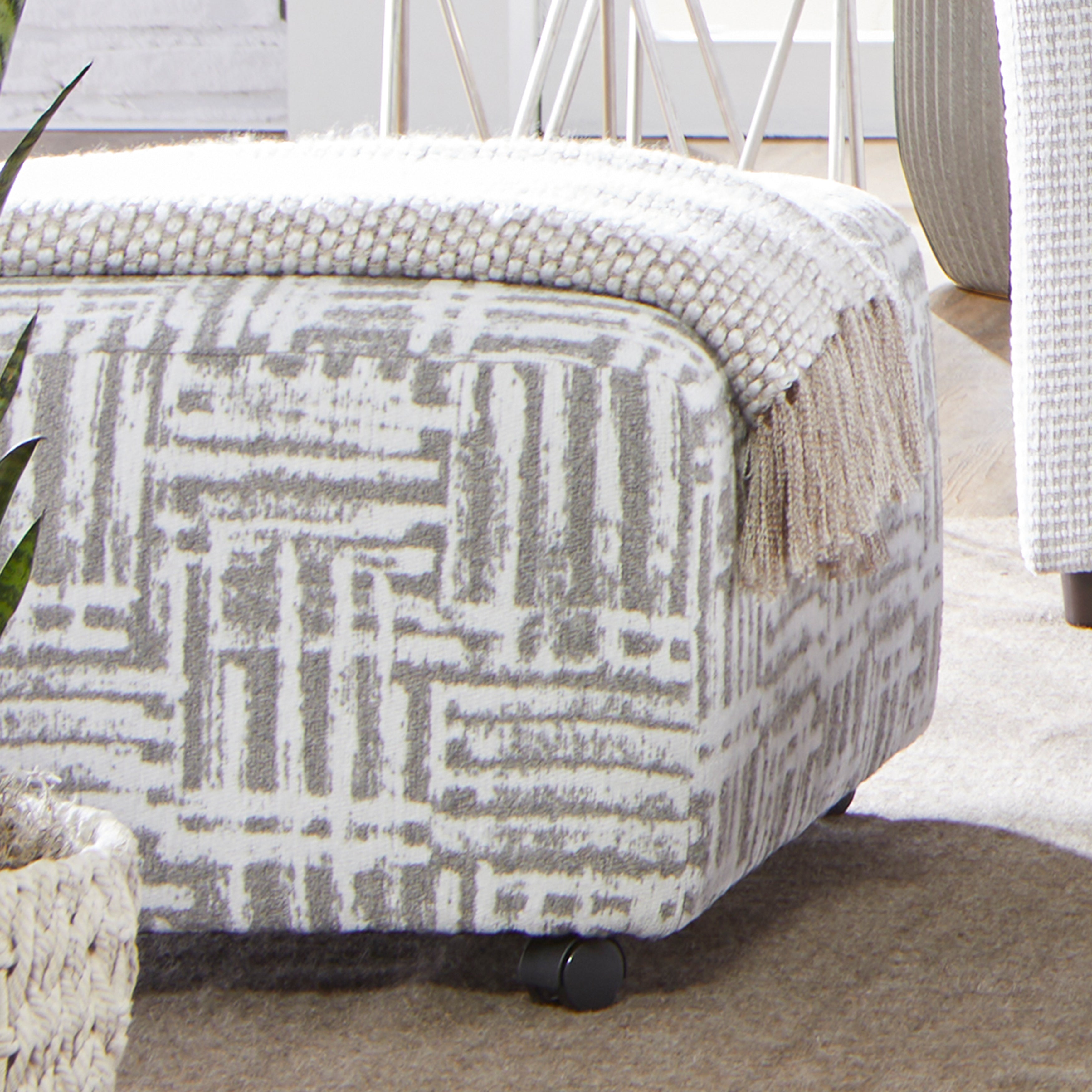 Roundhill Furniture Lancelot Striped Cocktail Ottoman - Stylish Footrest & Extra Seating for Living Room, Bedroom or Office