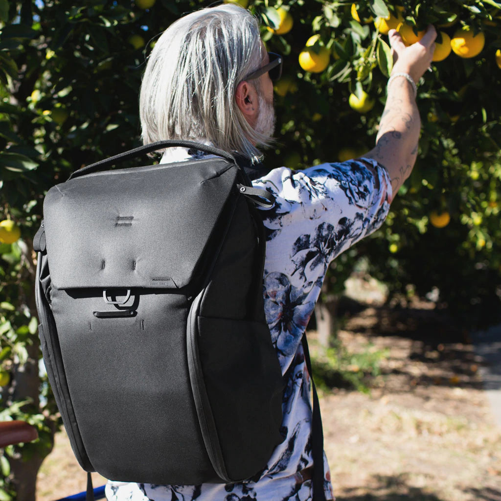Peak Design Everyday Backpack V2 30L - Durable Camera & Travel Backpack for Photographers & Commuters - Waterproof Laptop Bag with Customizable Dividers - Perfect for Work, Hiking & Urban Adventures