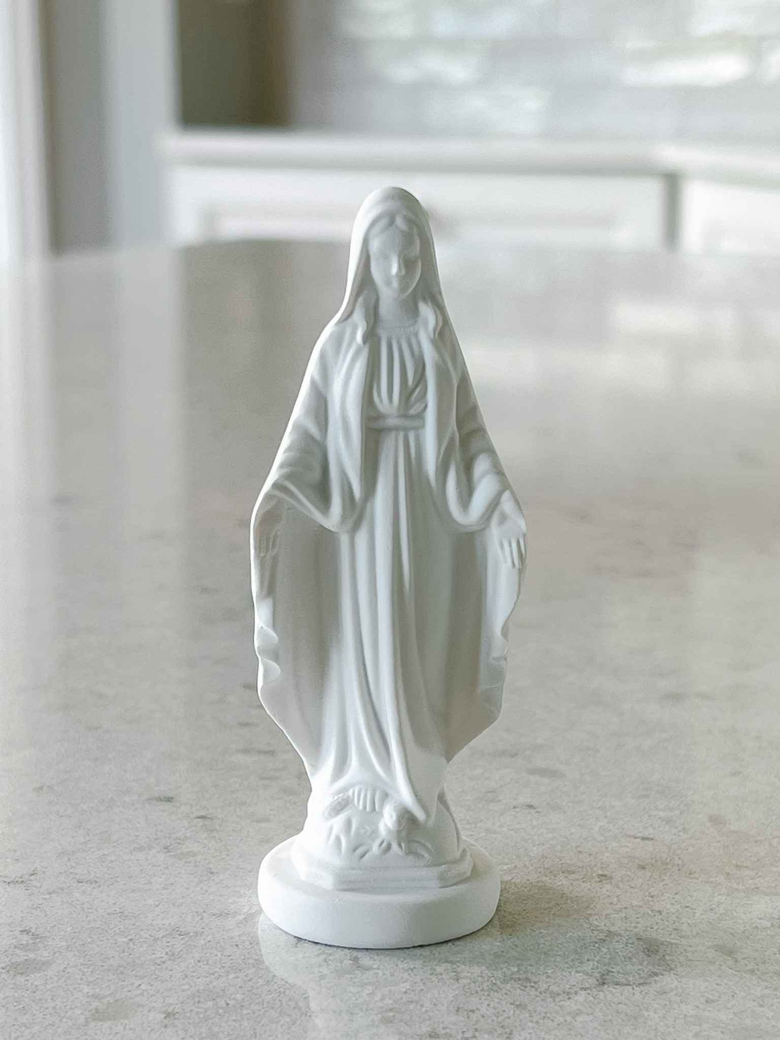 Petite Mary Statue - Elegant Religious Home Decor for Prayer & Meditation | Perfect for Catholic Gifts, Church Altars & Spiritual Spaces