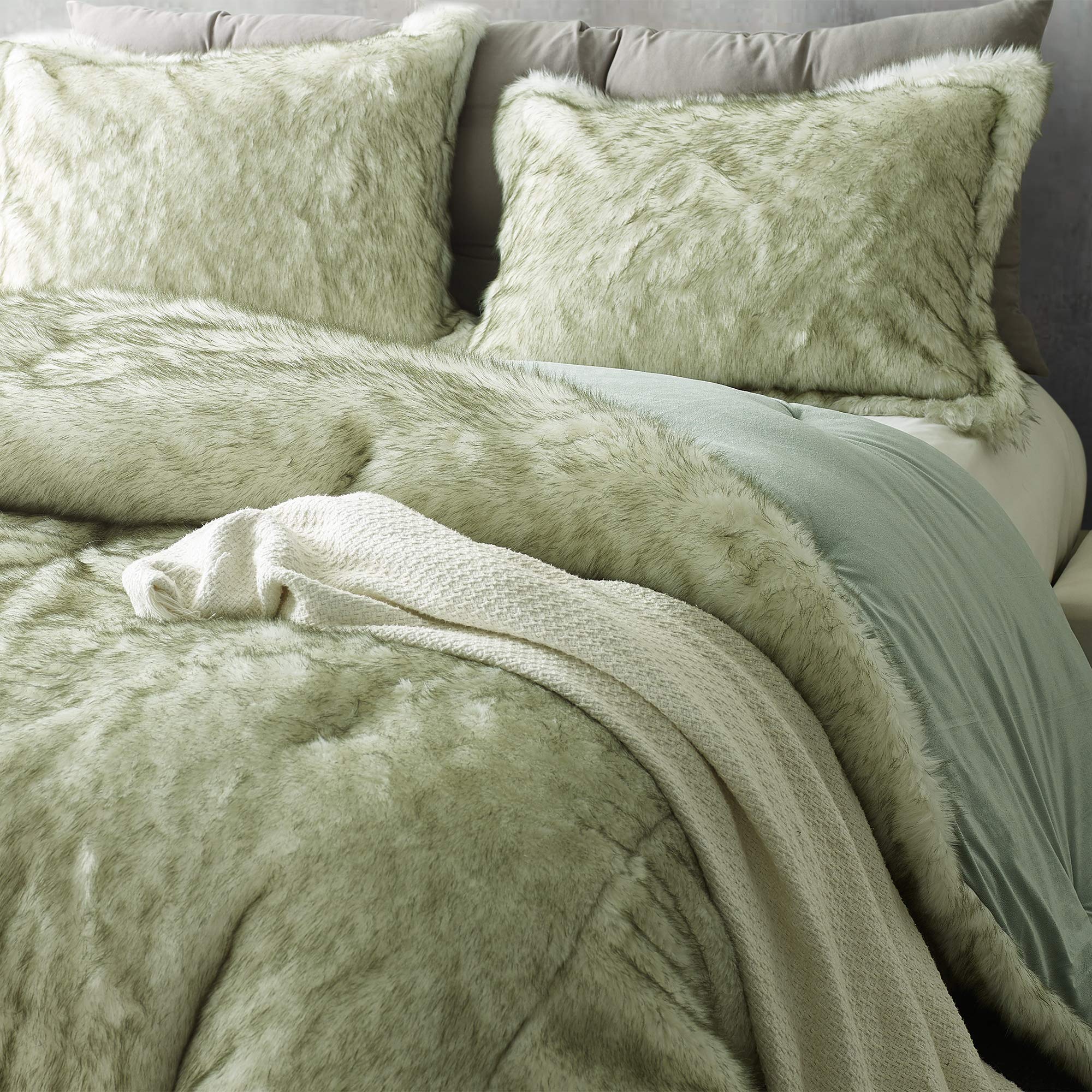 Byourbed Coma Inducer Oversized Queen Comforter - Arctic Moss Green - Ultra Soft & Breathable Bedding Set for All Seasons | Perfect for Master Bedroom, Guest Room & Cozy Home Decor