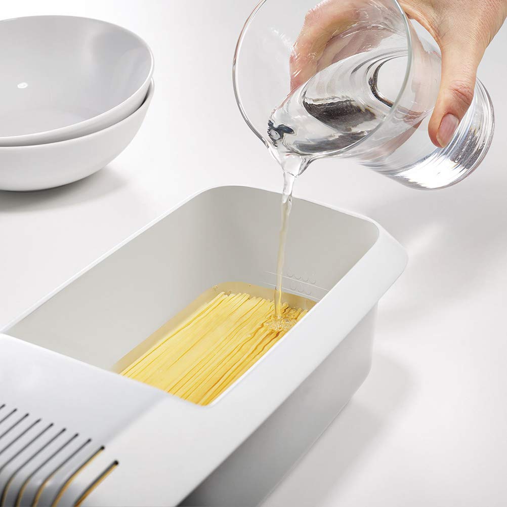Marukio Microwave Pasta Cooker with Strainer - BPA-Free Heat Resistant Pasta Steamer for Spaghetti & Noodles (30x14x10cm) - Perfect for Dorms, Small Kitchens & Offices - Quick Microwave Meals & Easy Pasta Cooking