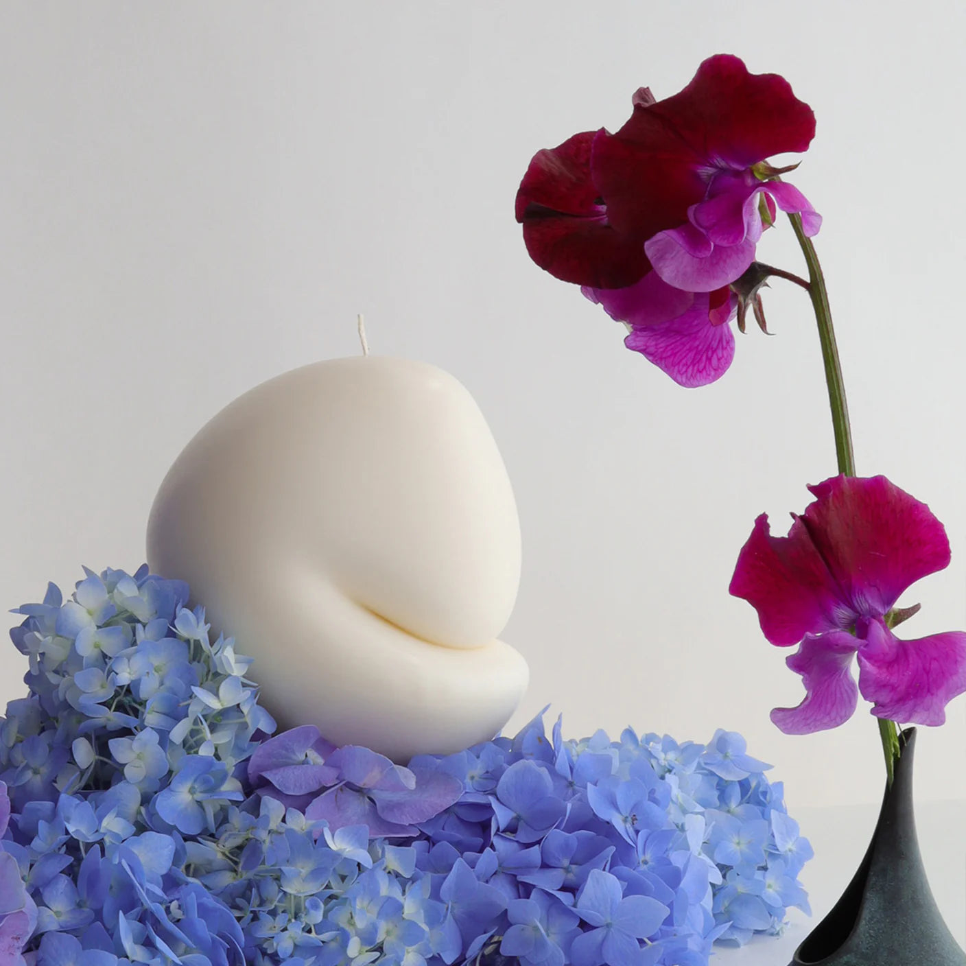 Blobbies Ortensia Scented Candle - Aromatherapy Soy Wax Candle for Home Relaxation, Meditation & Romantic Ambiance