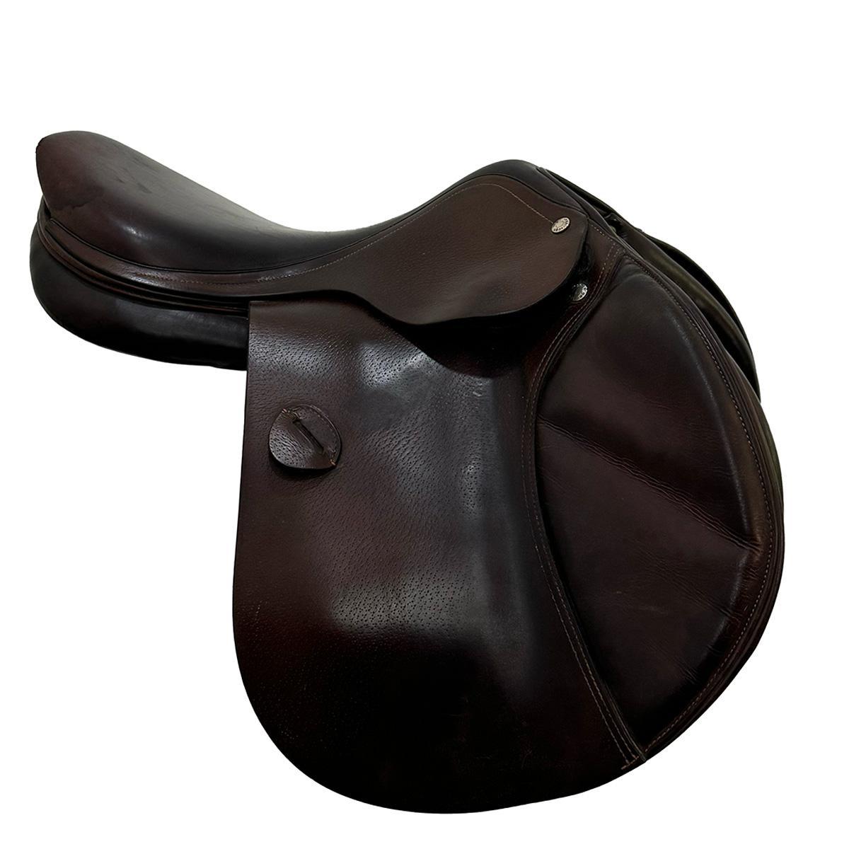 Amerigo Vega 17 Close Contact Saddle - Premium Used English Saddle for Jumping & Dressage - Perfect for Equestrian Training & Horseback Riding