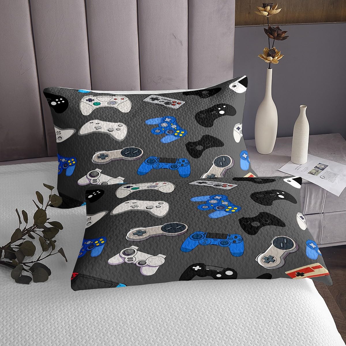 Manfei Twin Size Video Game Bedspread Set - Modern Gamer Gamepad Design Quilted Coverlet with Pillowcase for Teens & Kids | Gaming Bedding for Boys Room Decor | Perfect for Gaming Themed Bedrooms & Sleepovers