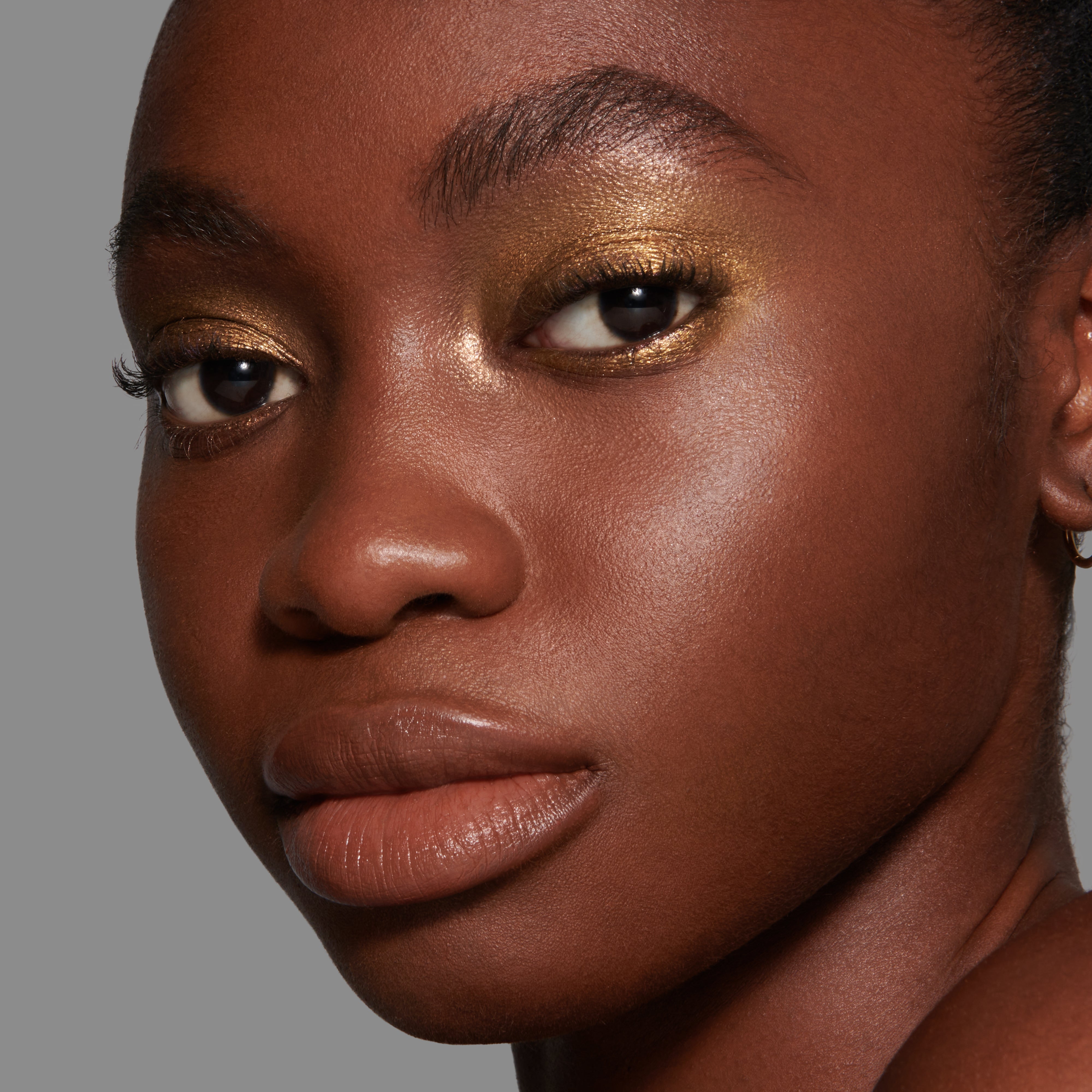 Titania Liquid Lurex Metallic Eyeshadow - Long Lasting Shimmer Makeup for Party, Night Out & Special Occasions