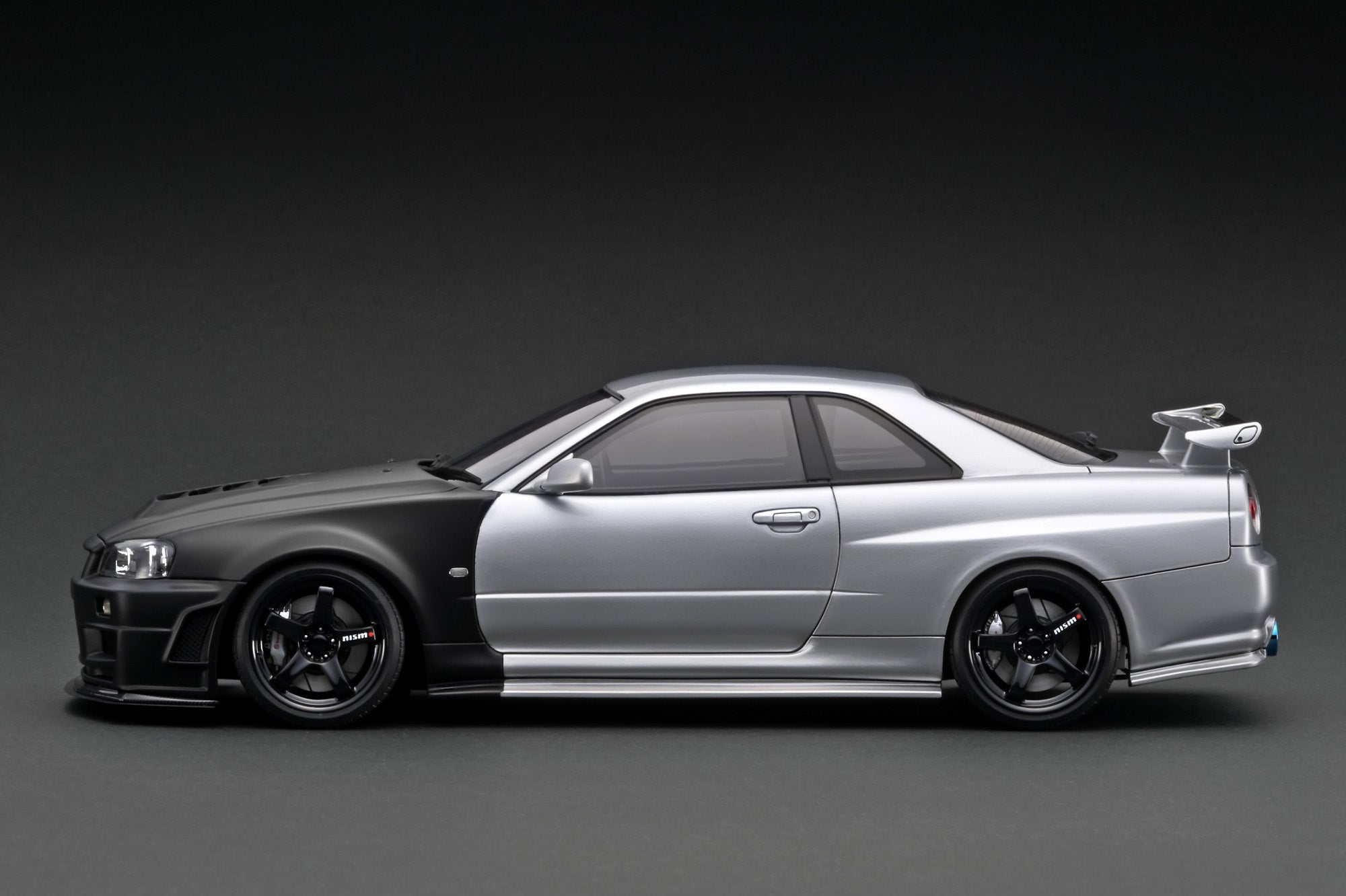 1:18 Scale Nissan Skyline R34 GT-R Z-Tune Diecast Model Car - 2004 Suzuka Test Version - Collectible Japanese Sports Car for Display & Racing Enthusiasts