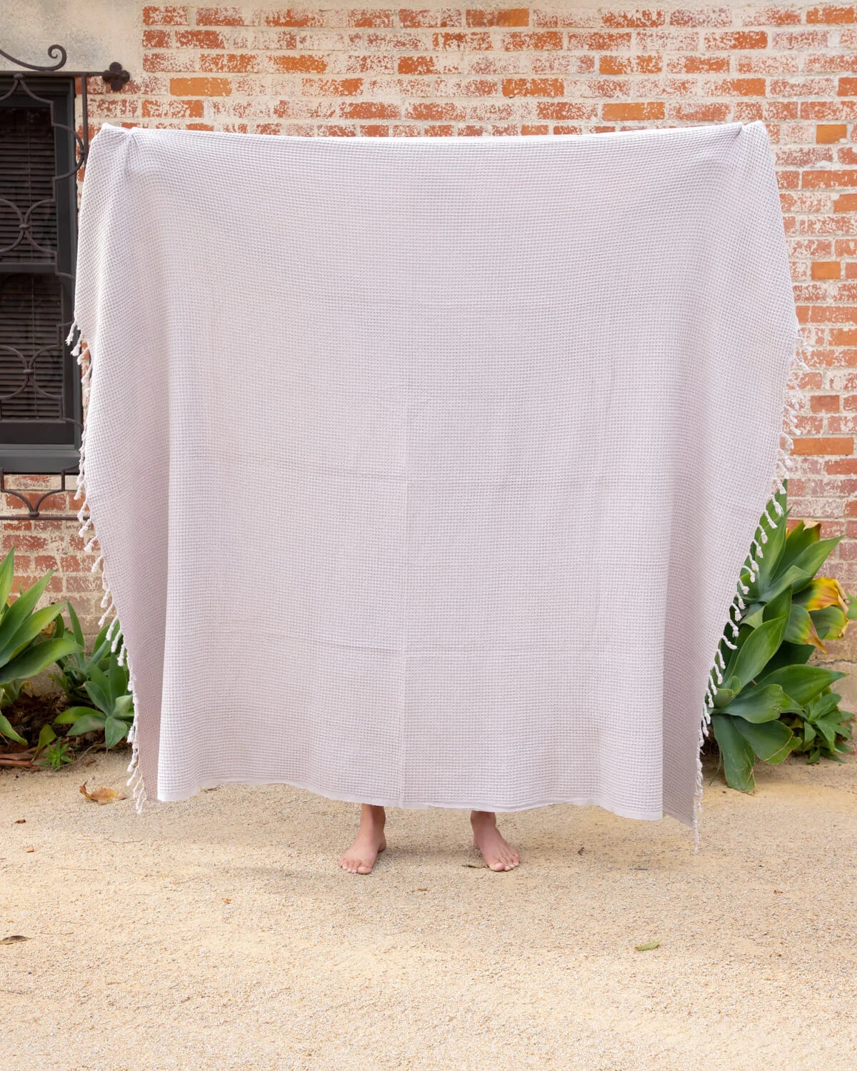 Cozy Waffle Weave Blanket in Soft Fog Gray - Perfect for Bed, Sofa & Winter Nights