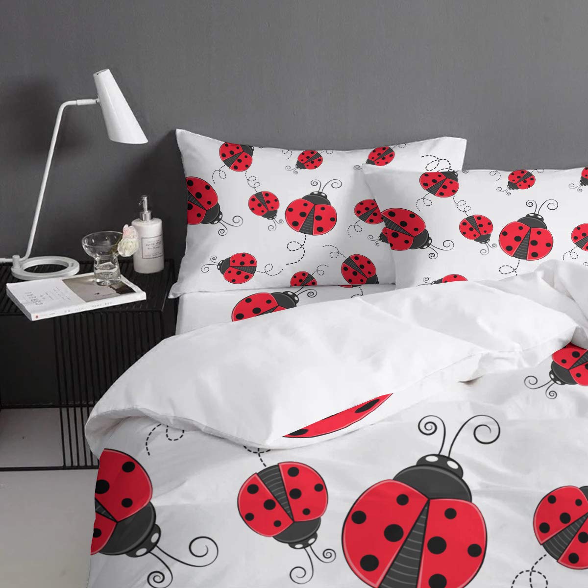 Greeeen Pieces Ladybug Print Duvet Cover Set - Queen Size Bedding with 1 Duvet Cover, 1 Flat Sheet & 2 Pillow Shams - Insect Theme Red Ladybugs Pattern Comforter Cover for Kids & Adults - Perfect for Kids' Rooms, Guest Bedrooms & Cozy Home Decor