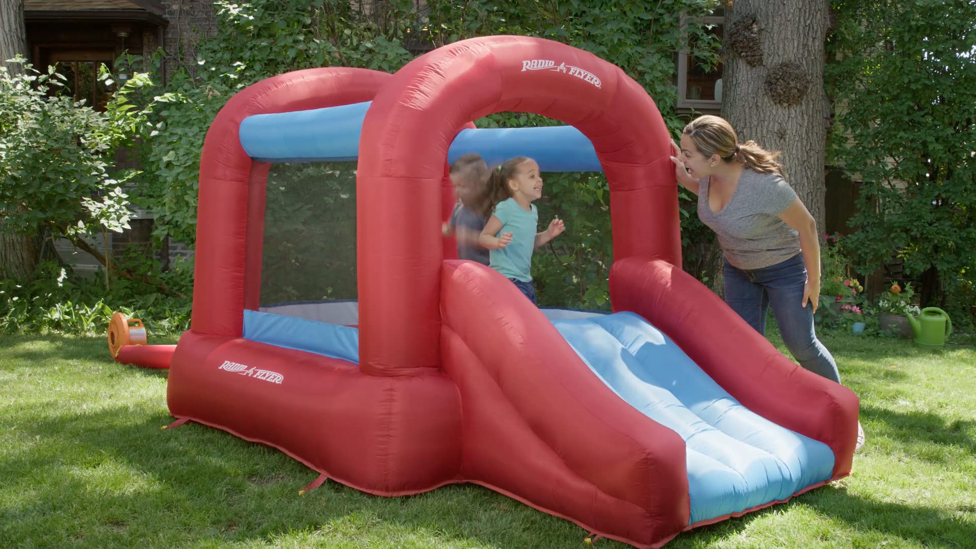 Radio Flyer Backdoor Bouncer JR - Inflatable Bounce House for Kids with Air Blower | Outdoor Play Equipment for Ages 2-8 Years | Perfect for Birthday Parties, Backyard Fun & Summer Activities (Amazon Exclusive)